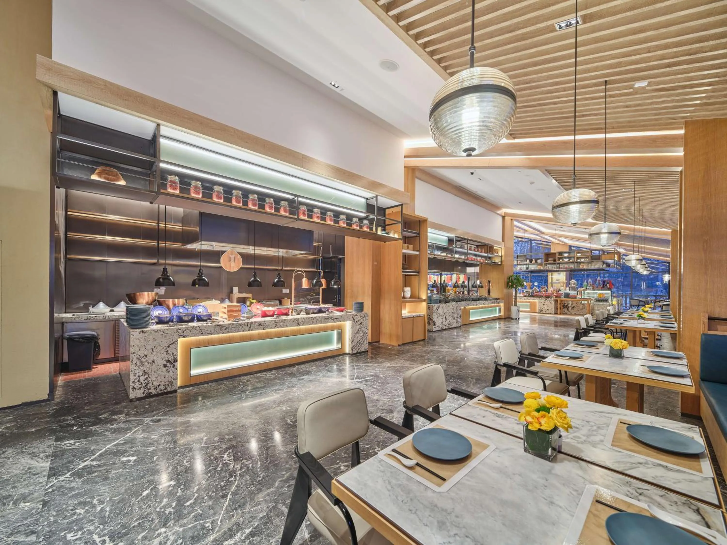 Restaurant/places to eat in DoubleTree by Hilton Changbaishan Hot Spring