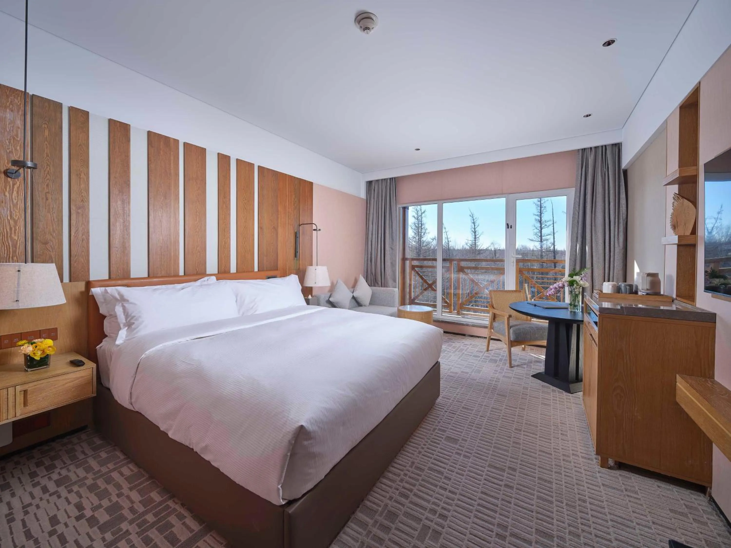 Bed in DoubleTree by Hilton Changbaishan Hot Spring