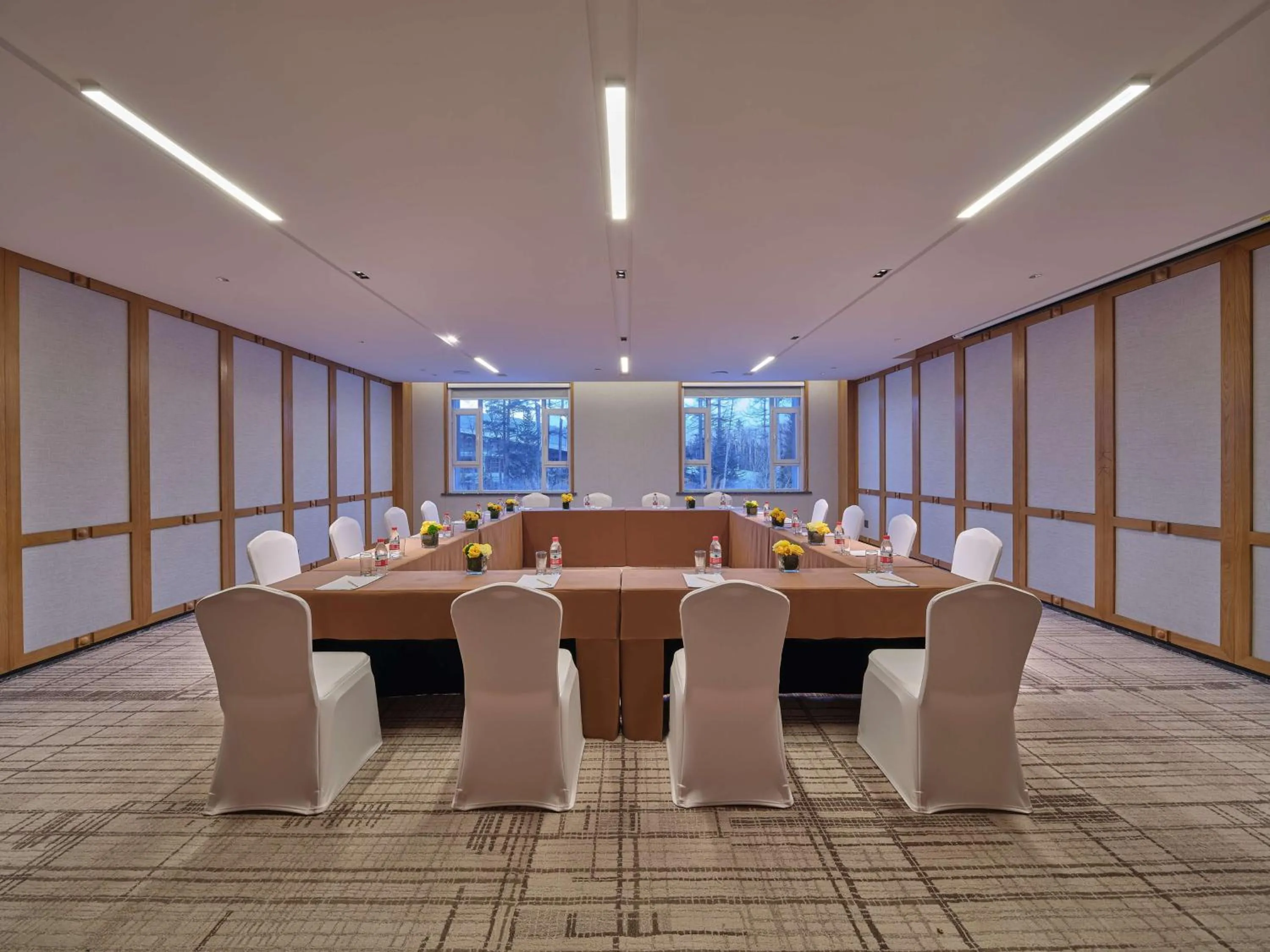 Meeting/conference room in DoubleTree by Hilton Changbaishan Hot Spring