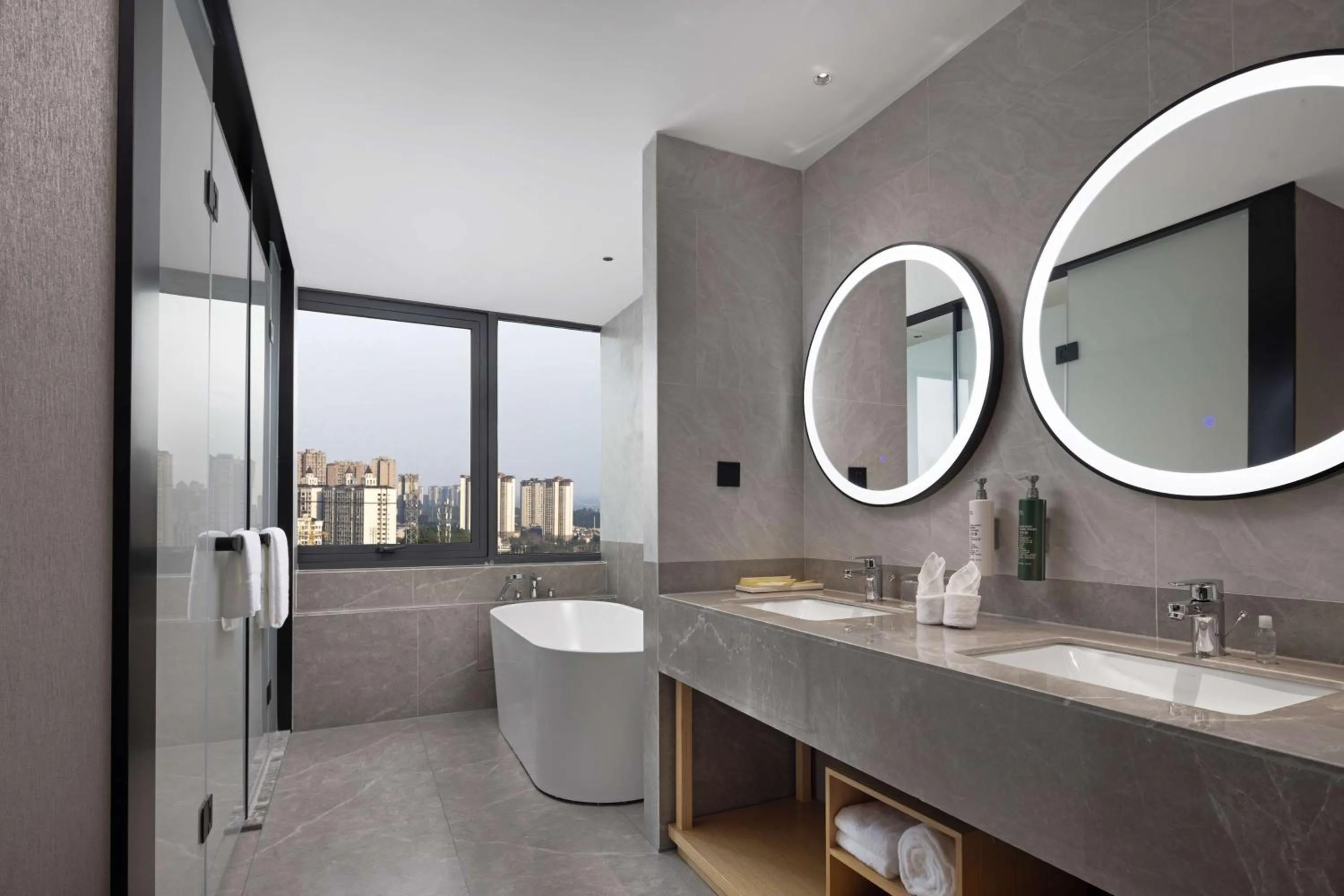 Bathroom in Hilton Garden Inn Zigong High-Tech Zone