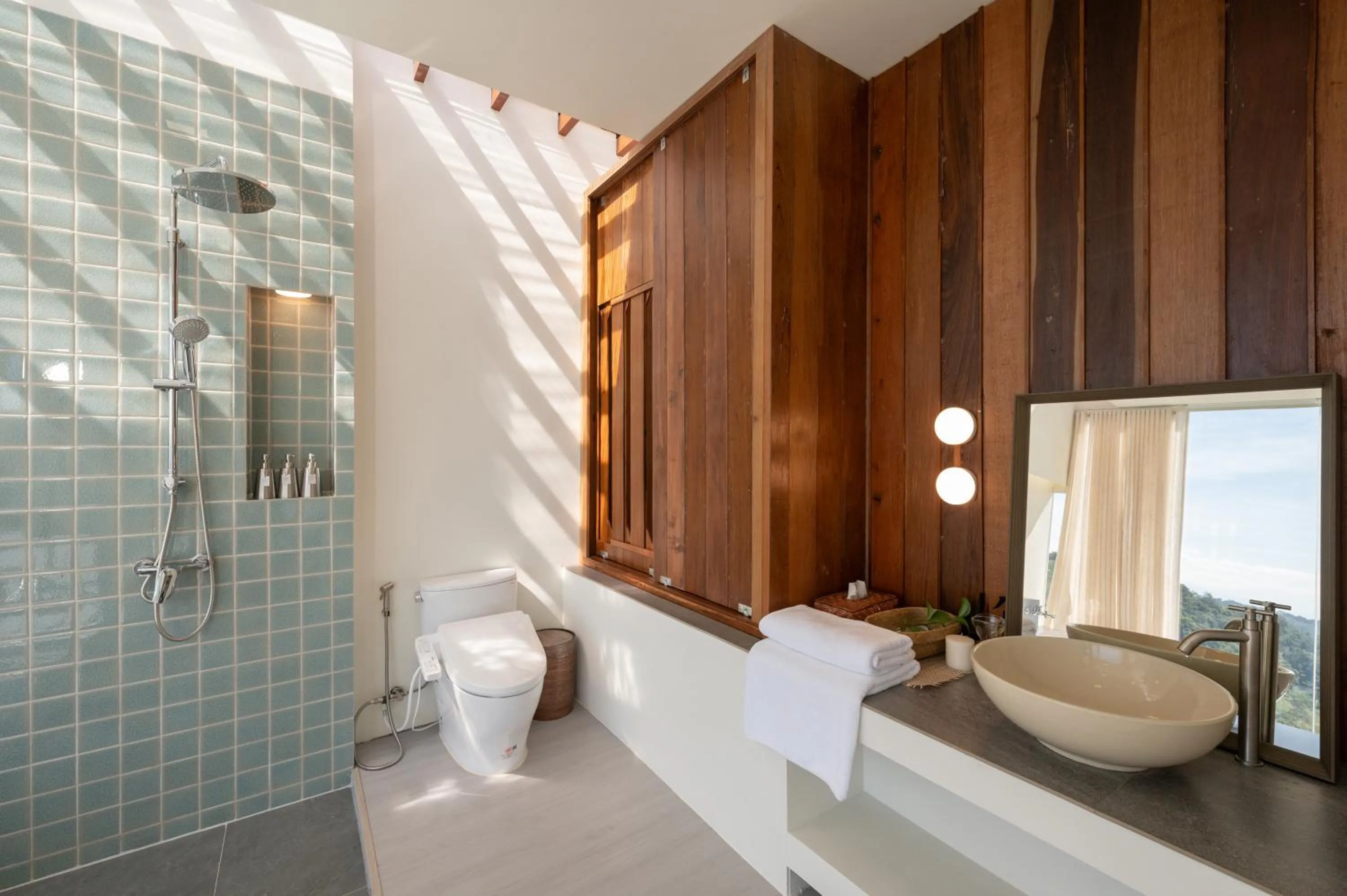 Shower in nai r kaad