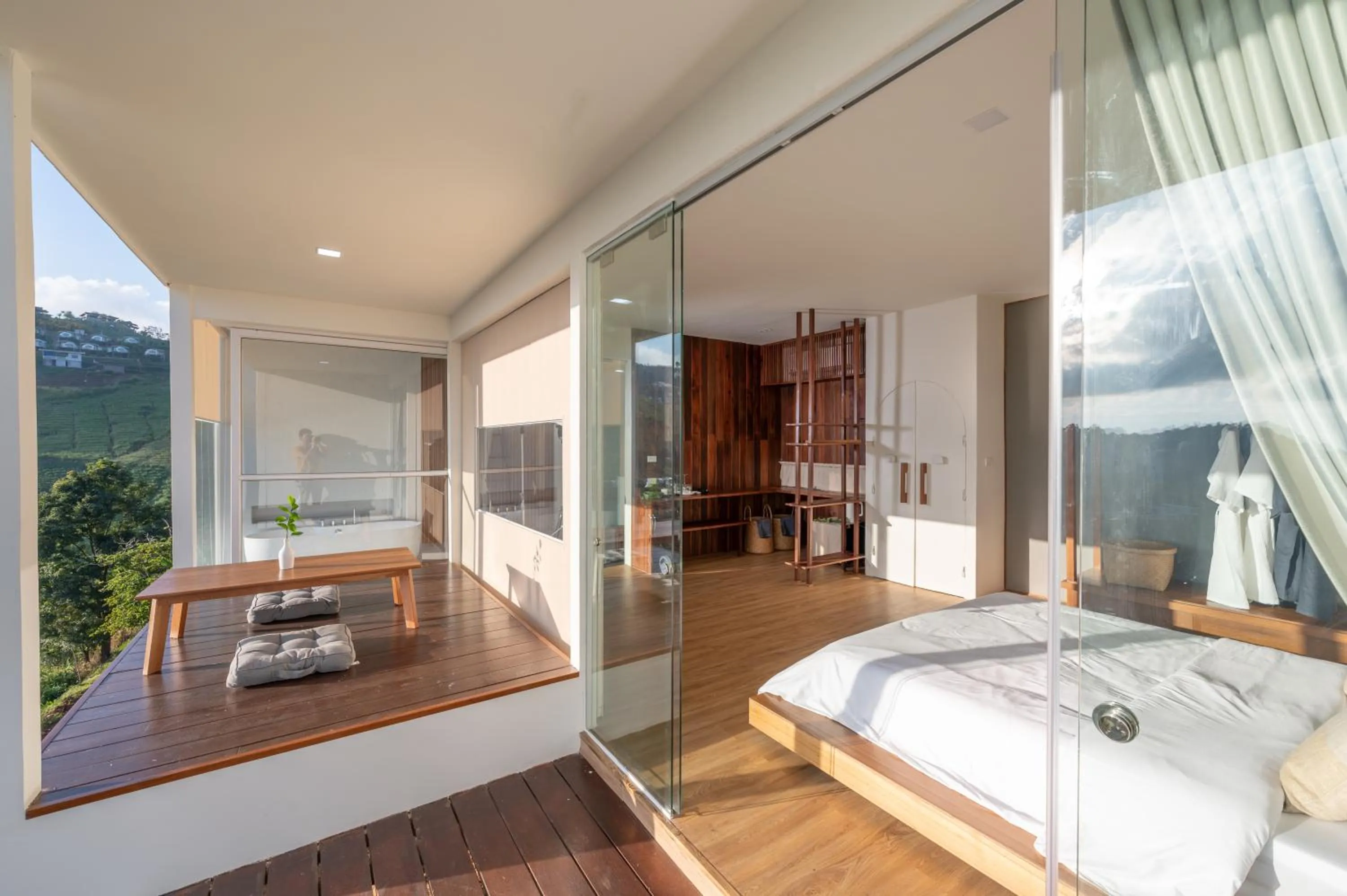 Photo of the whole room, Bed in nai r kaad