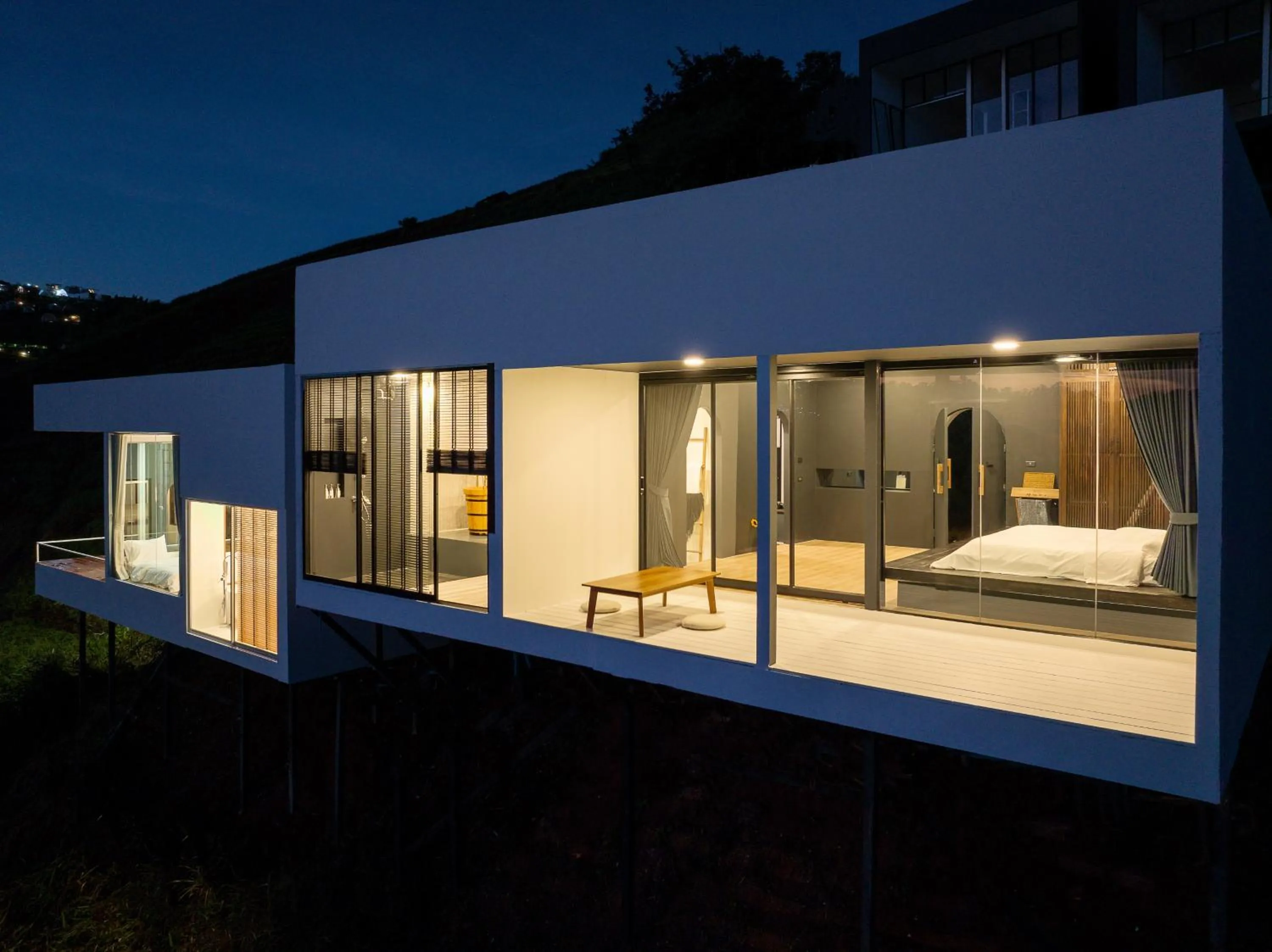 Night, Bed in nai r kaad