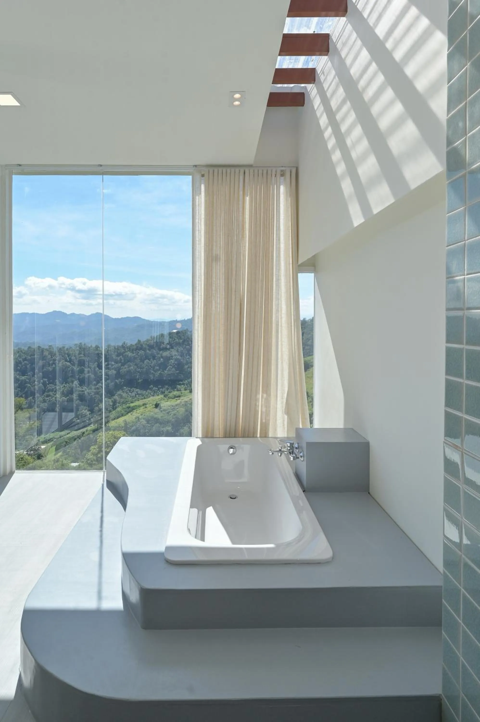 Toilet, Bed in nai r kaad