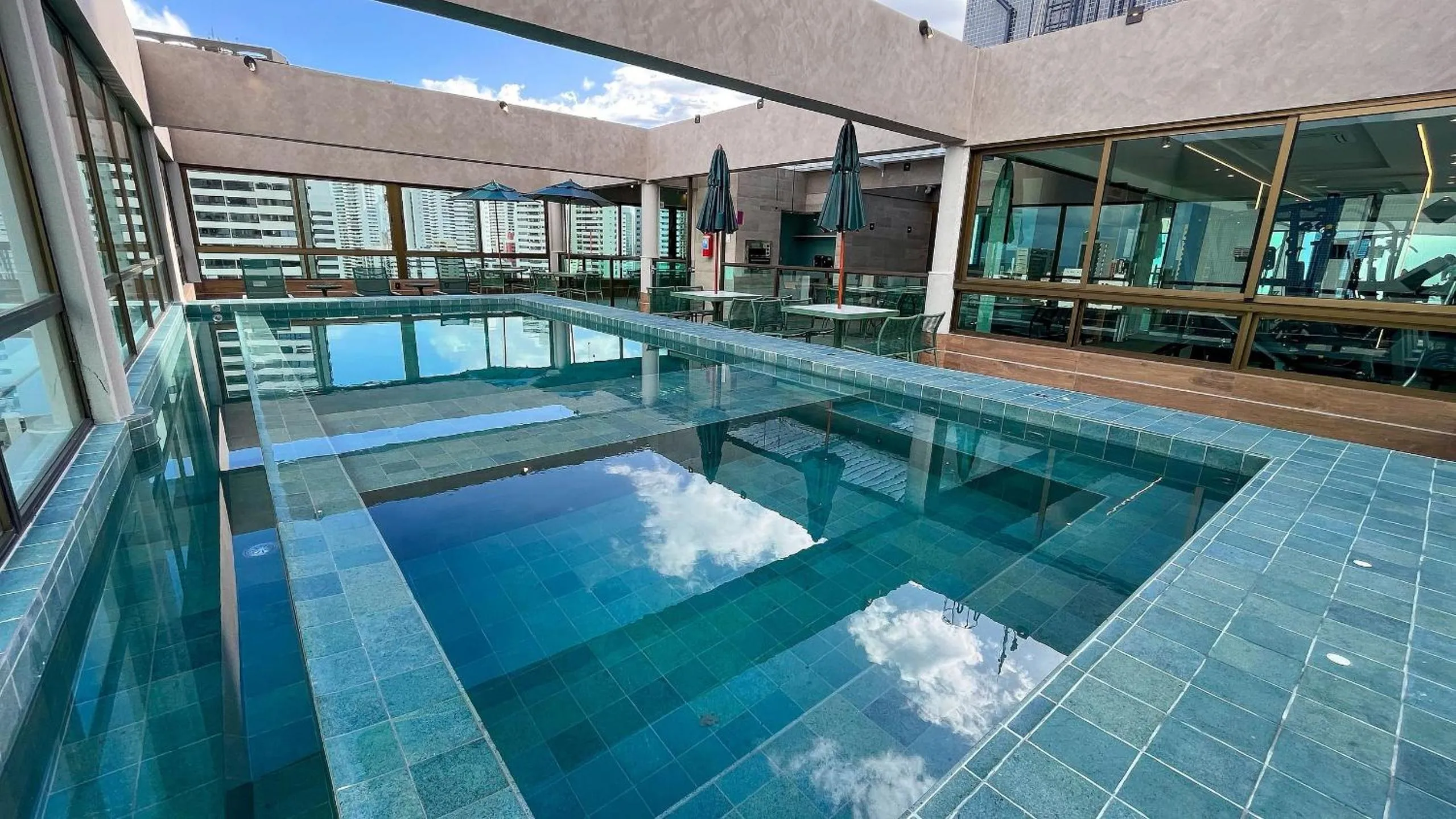Swimming pool in Rooftop.470 Recife by Carpediem