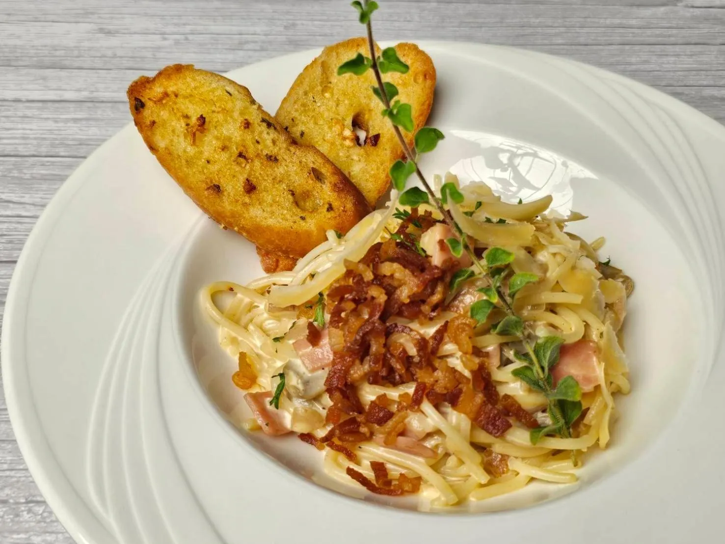 Restaurant/places to eat in The Yama Hotel Phuket