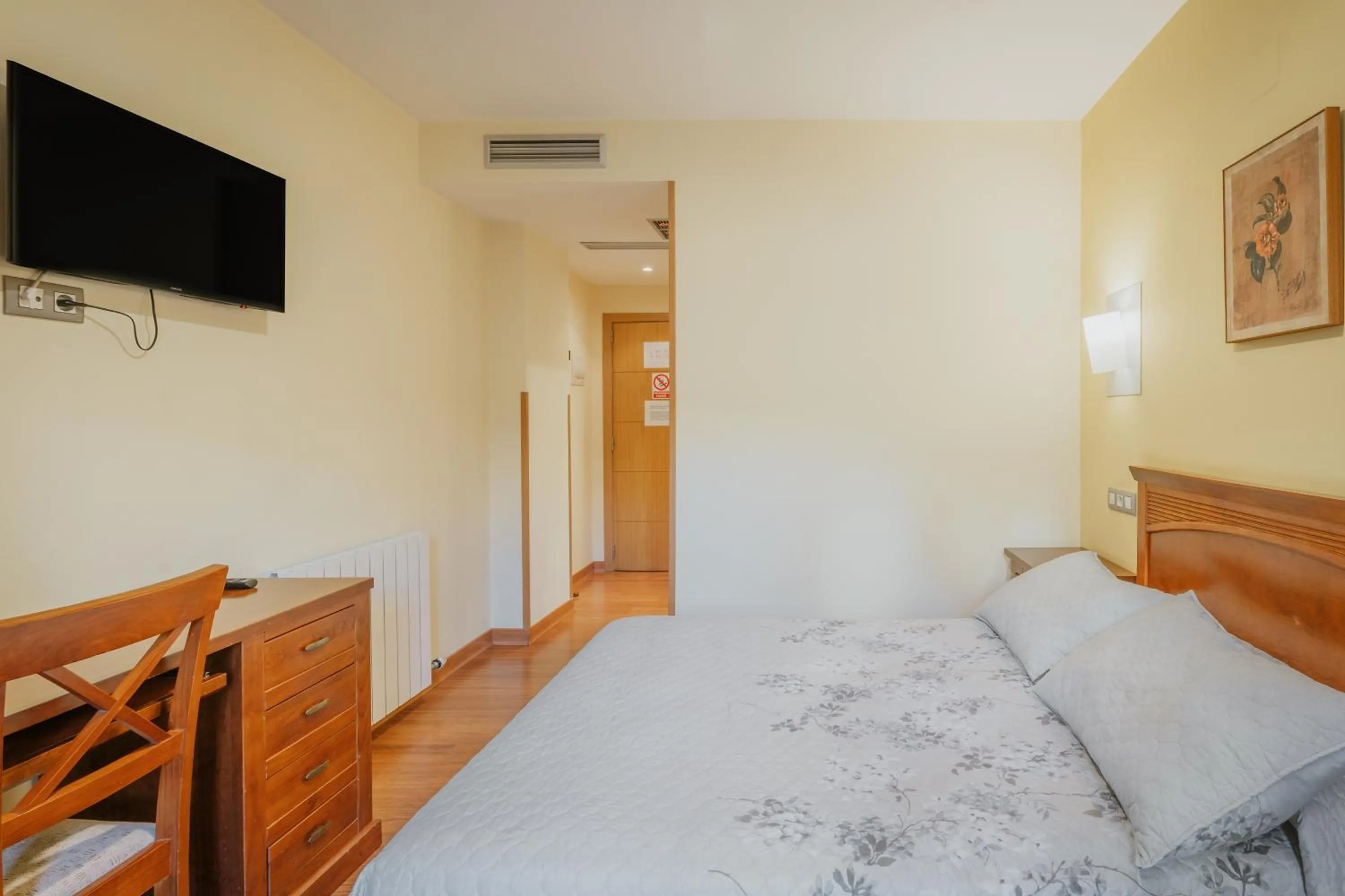 Bed in Hotel Reina Isabel