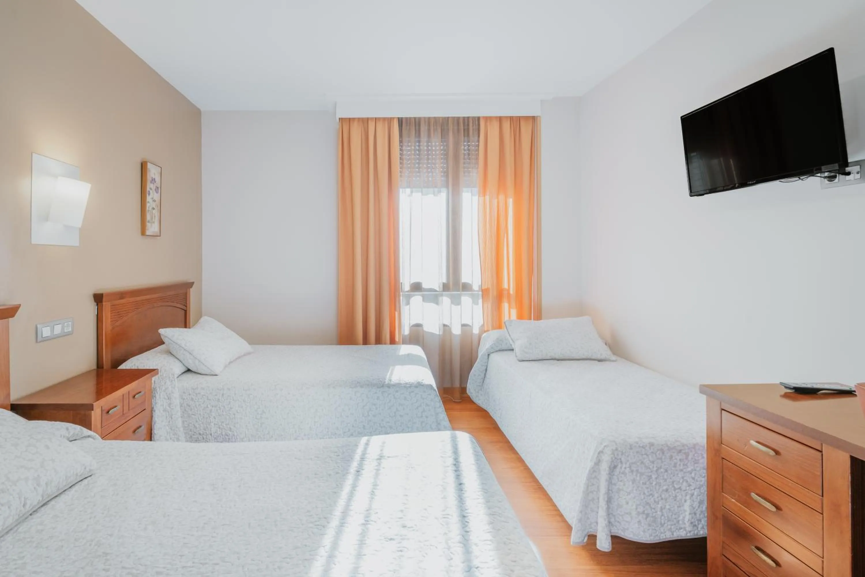 Photo of the whole room, Bed in Hotel Reina Isabel