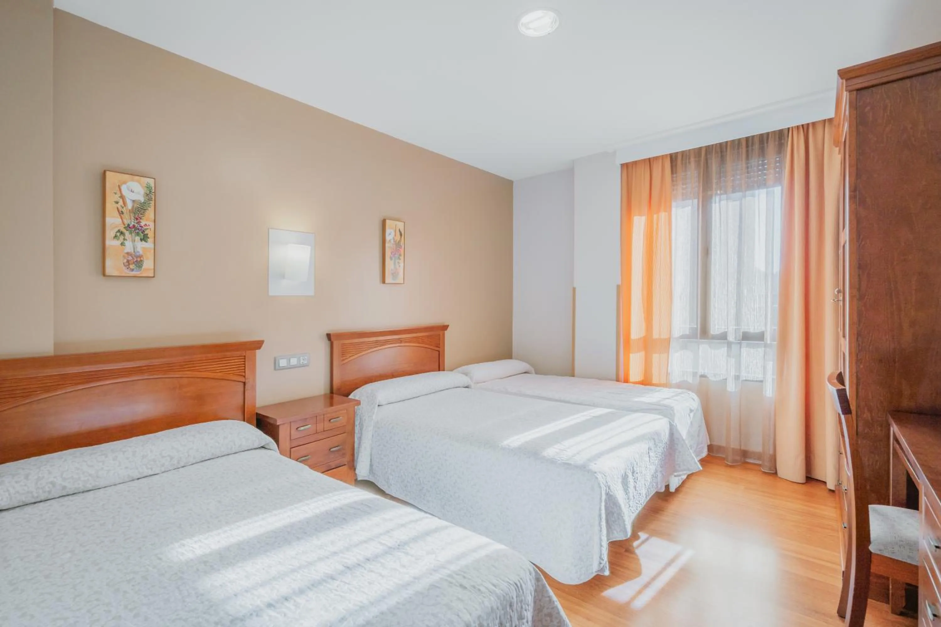 Photo of the whole room, Bed in Hotel Reina Isabel