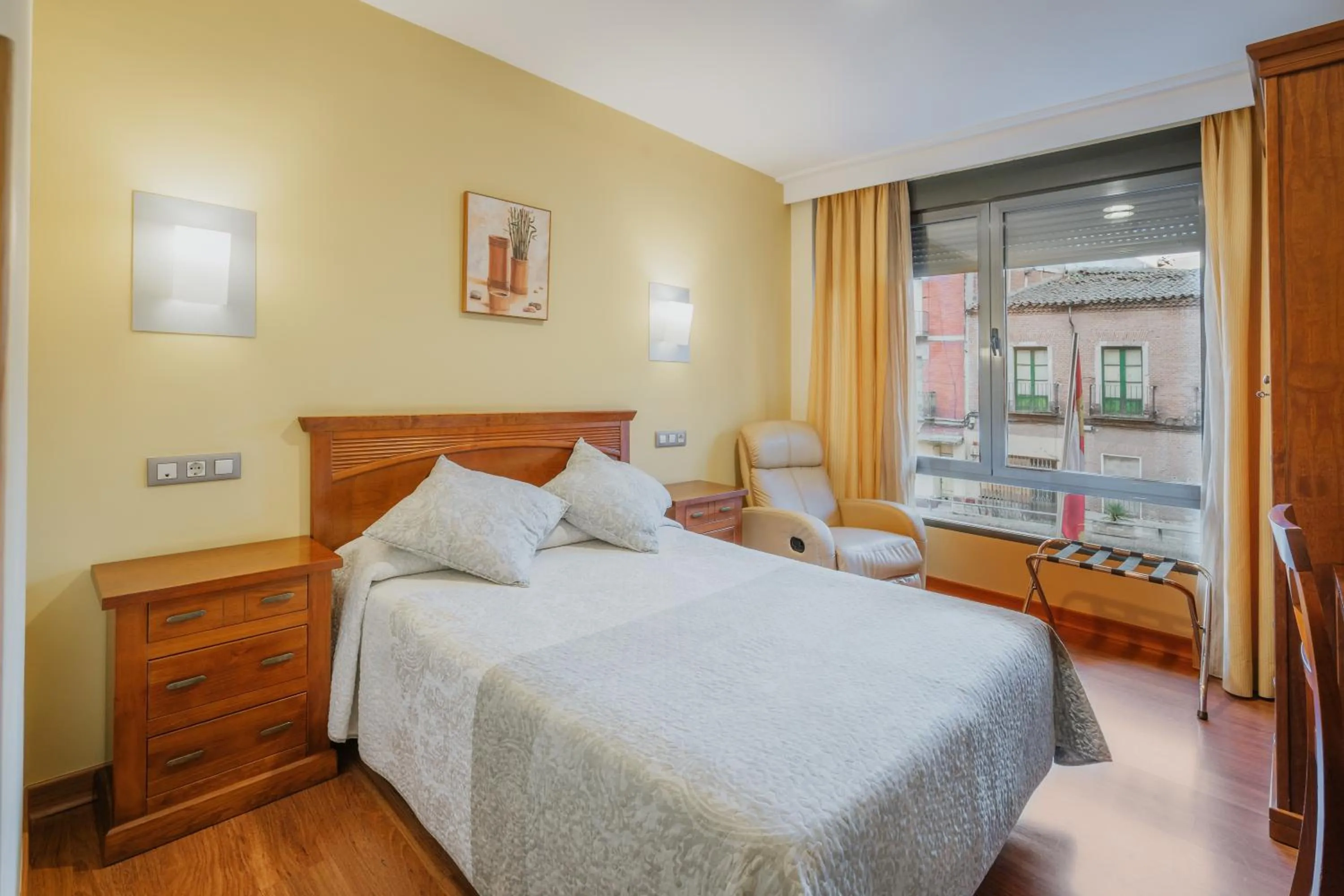 Bed in Hotel Reina Isabel