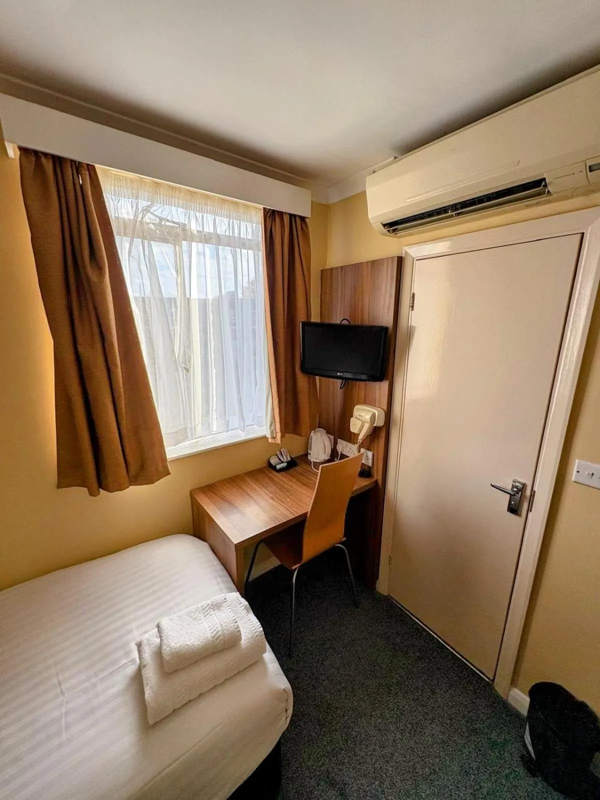 TV and multimedia, Bed in City Continental London Kensington