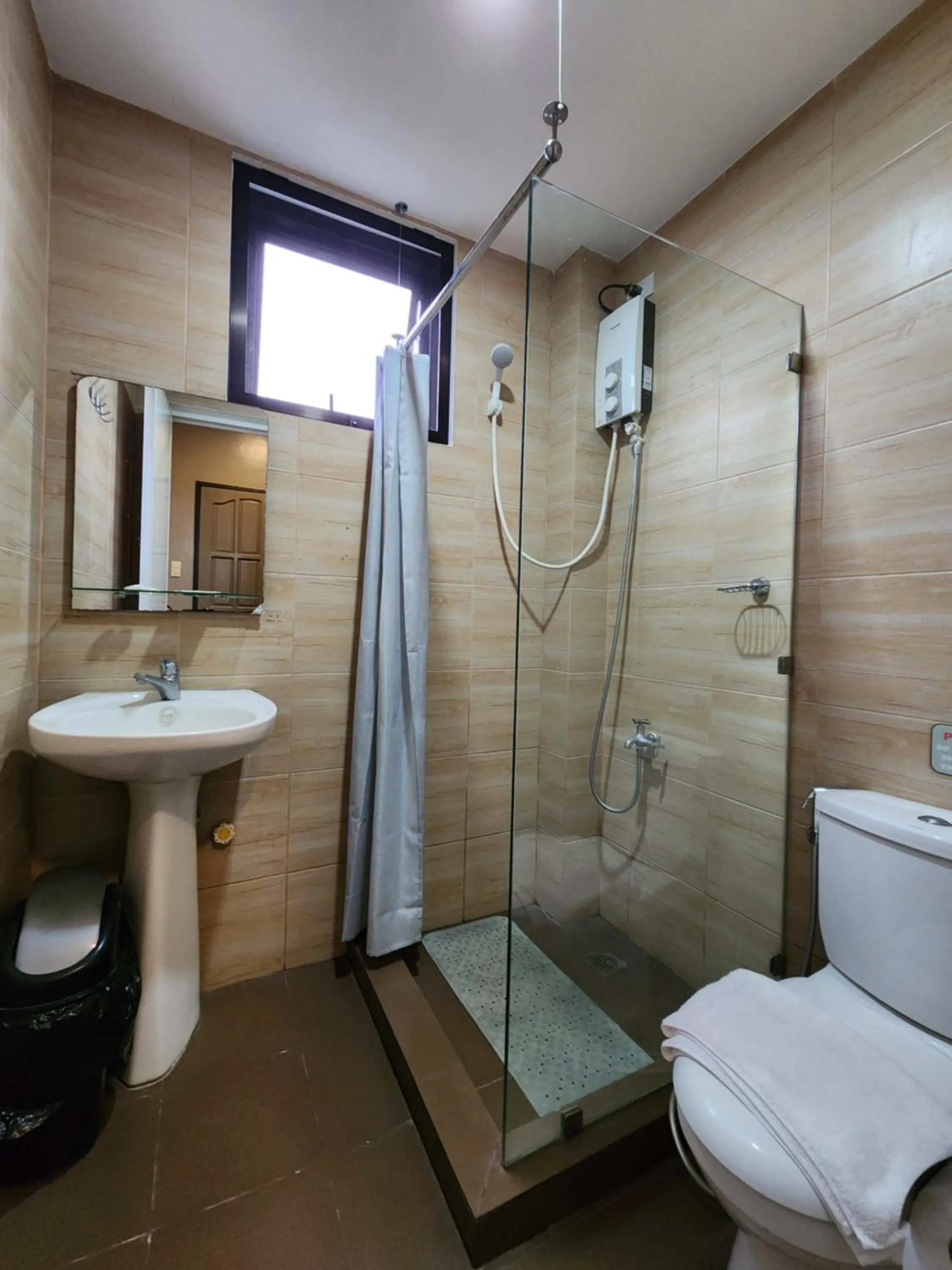 Shower in Grayhouse Inn Tagaytay