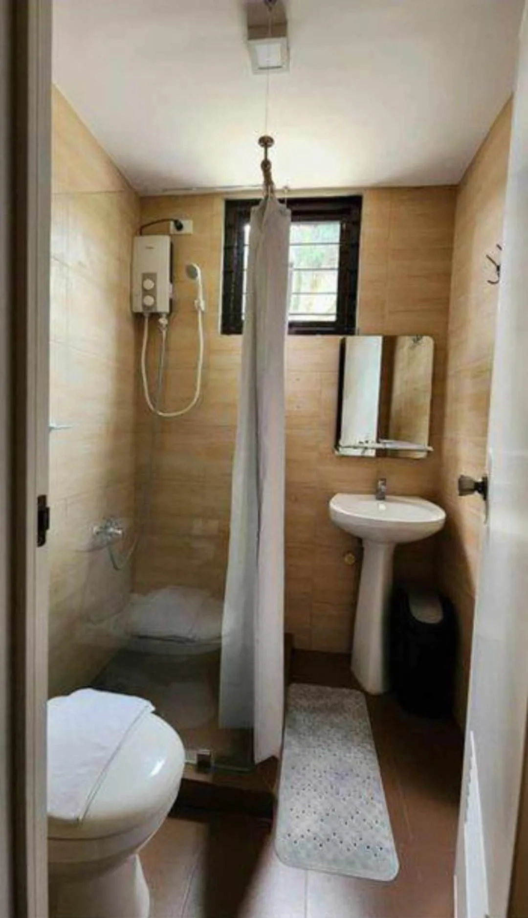 Shower in Grayhouse Inn Tagaytay