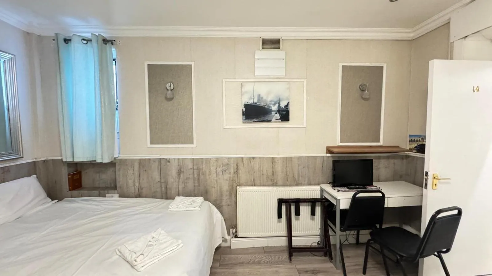 TV and multimedia, Bed in Earls Court Hotel