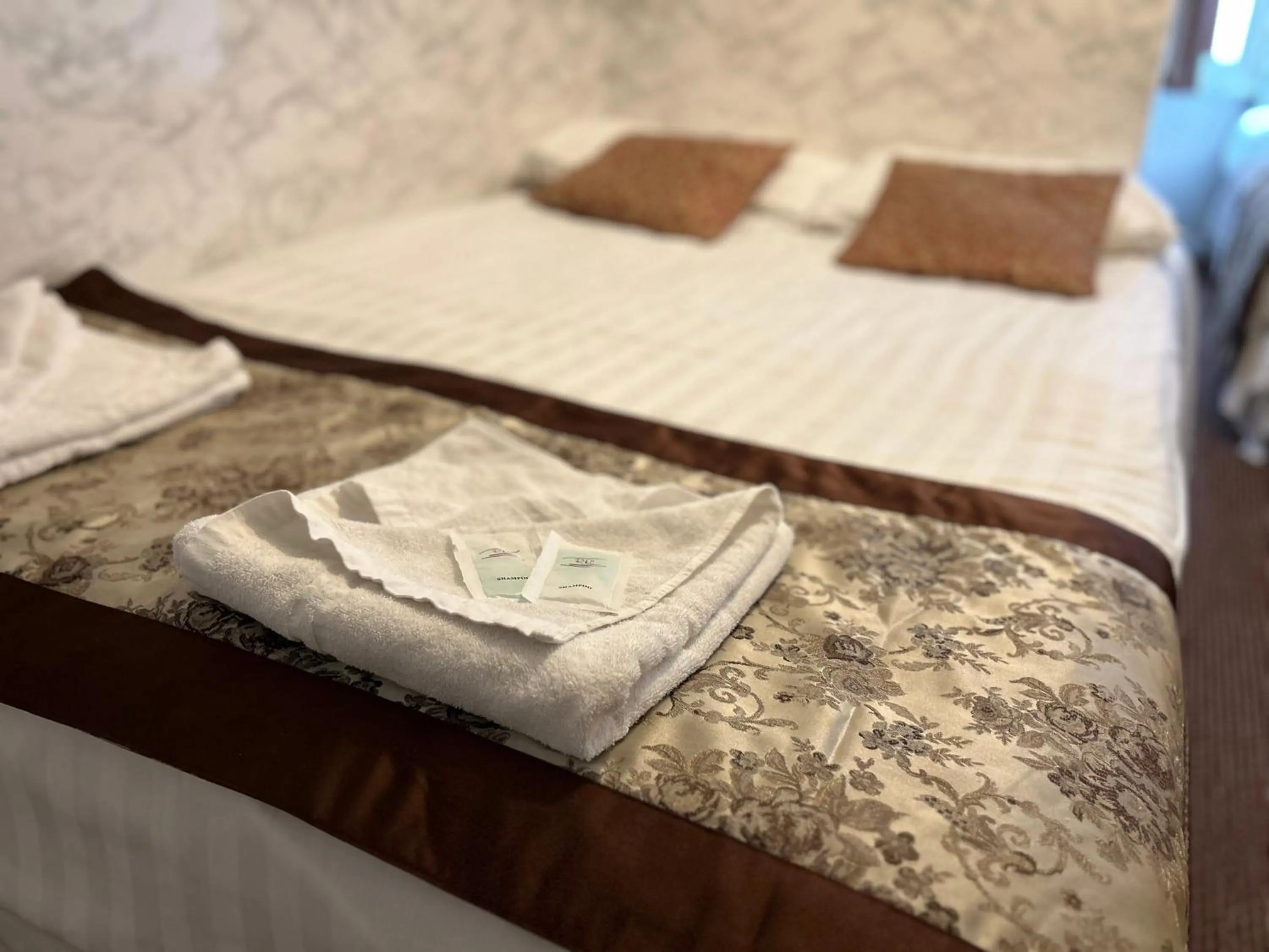 towels, Bed in Earls Court Hotel