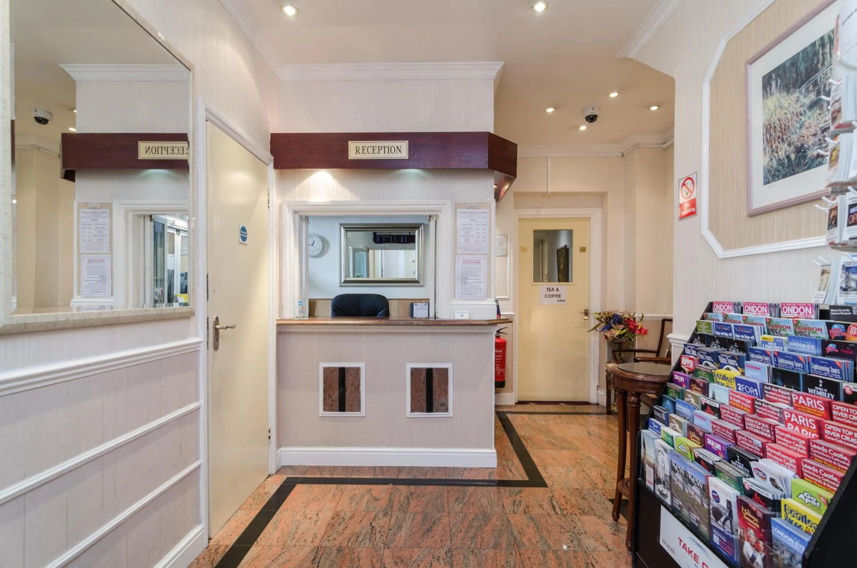 Lobby or reception in Earls Court Hotel