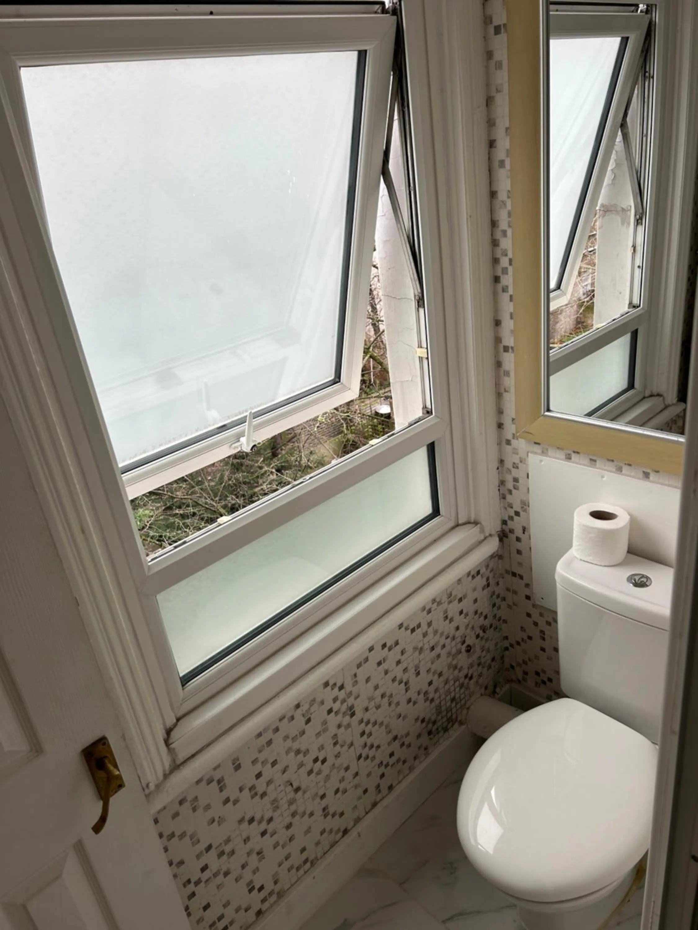 Shower in Earls Court Hotel