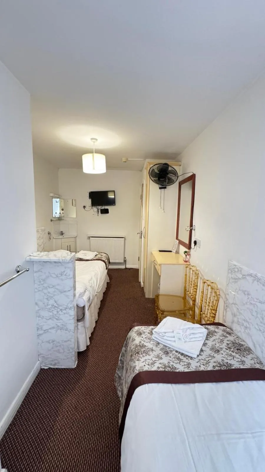 TV and multimedia, Bed in Earls Court Hotel