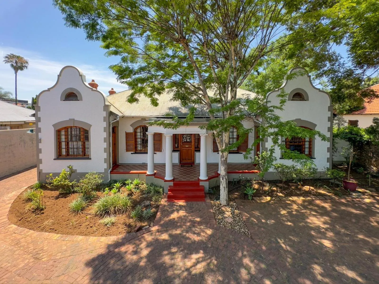 Property building in Park Gables Loftus