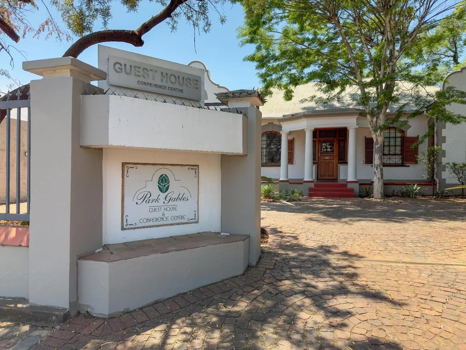 Facade/entrance in Park Gables Loftus