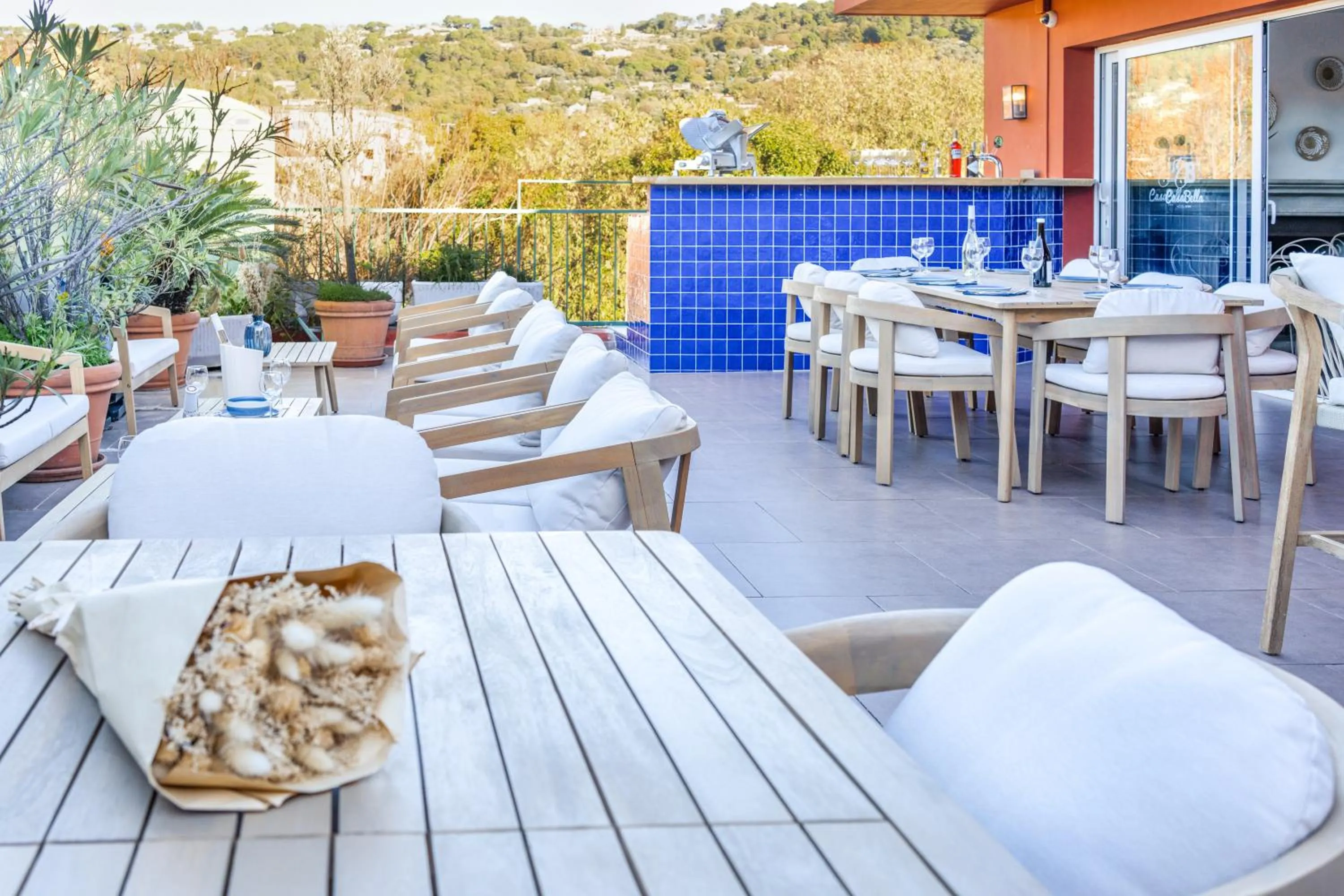 Patio in Hôtel CASABELLA Cannes Mouans Sartoux