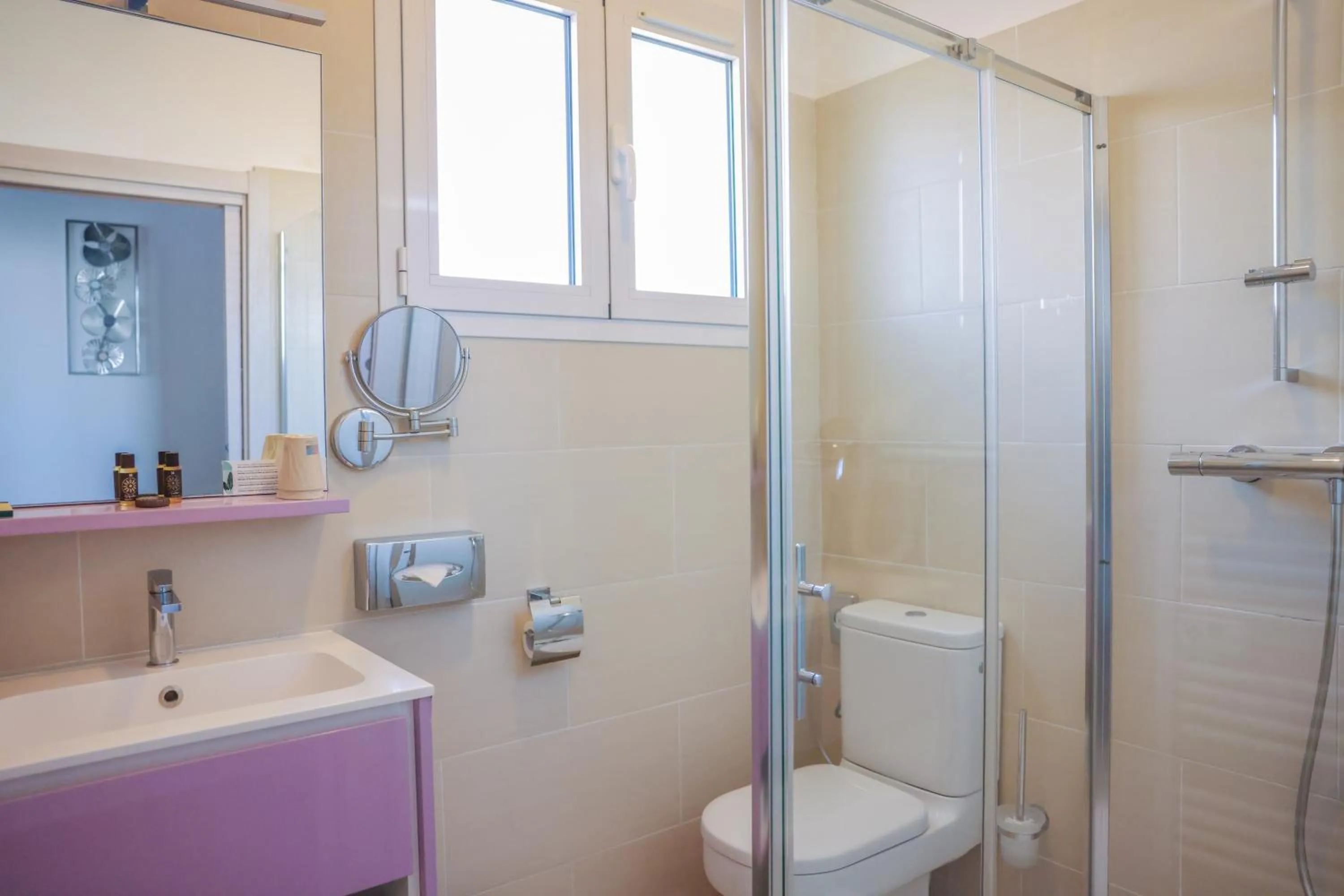 Bedroom in Hôtel CASABELLA Cannes Mouans Sartoux