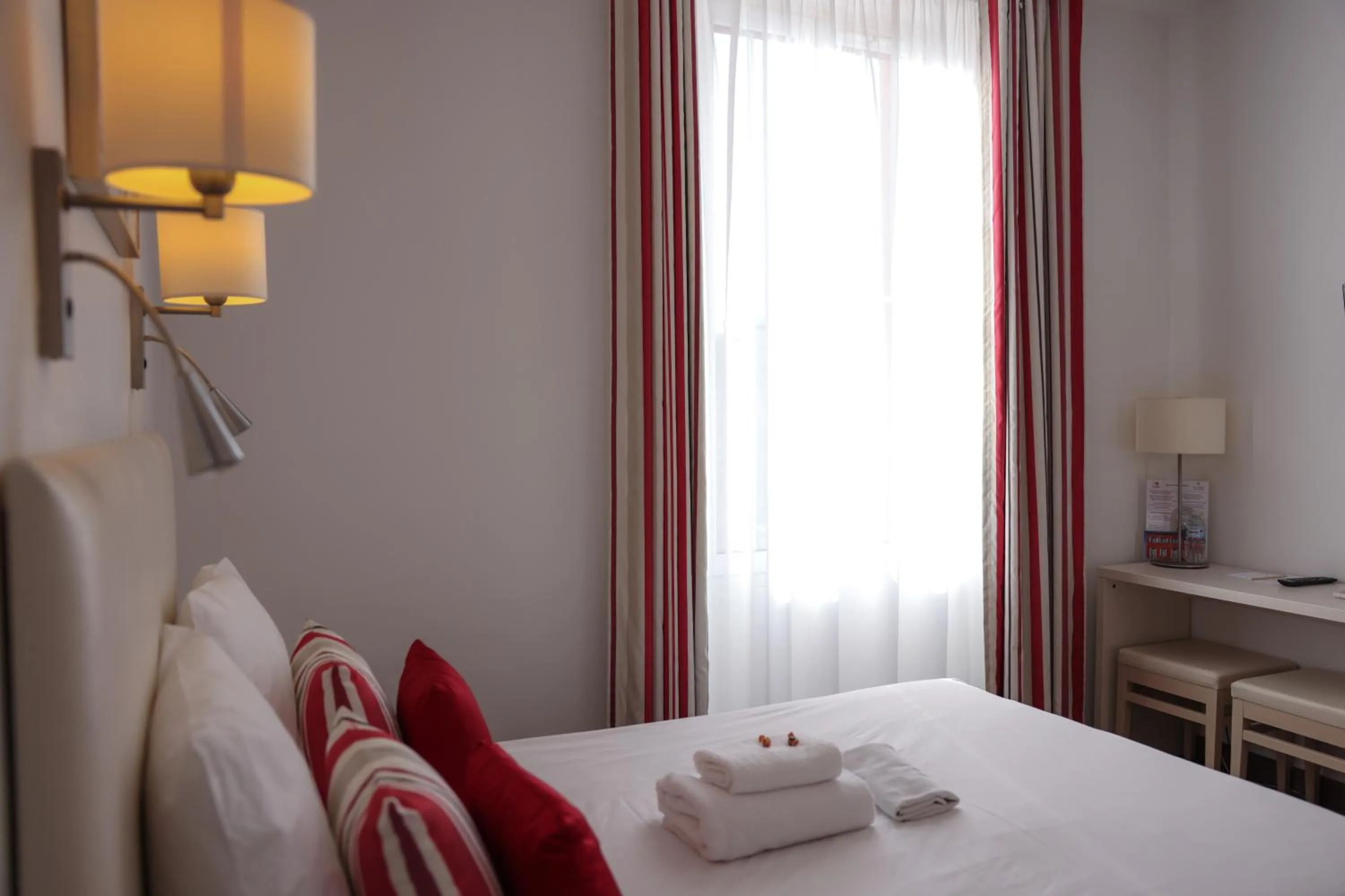 Bedroom, Bed in Hôtel CASABELLA Cannes Mouans Sartoux