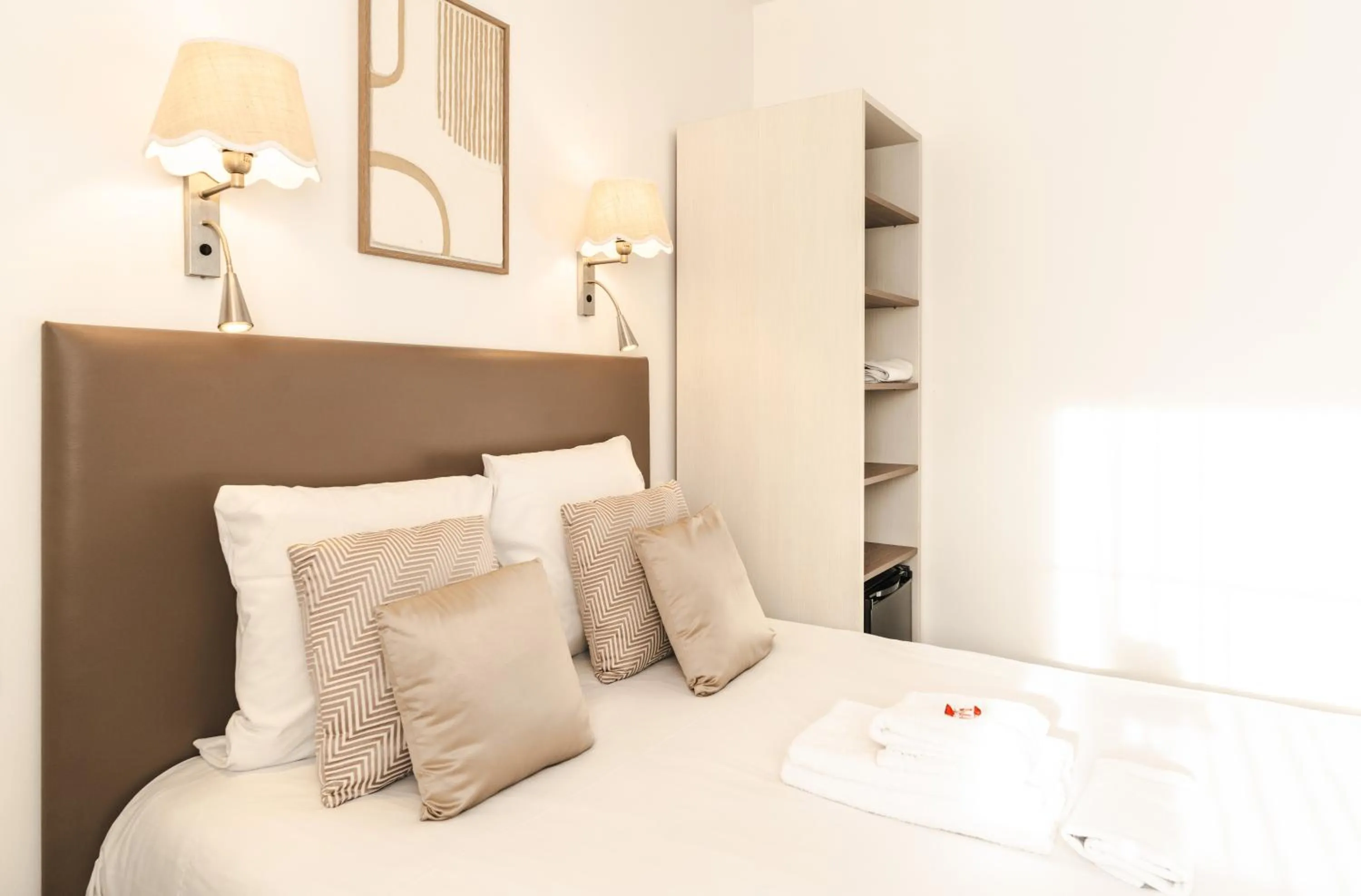 Bed in Hôtel CASABELLA Cannes Mouans Sartoux