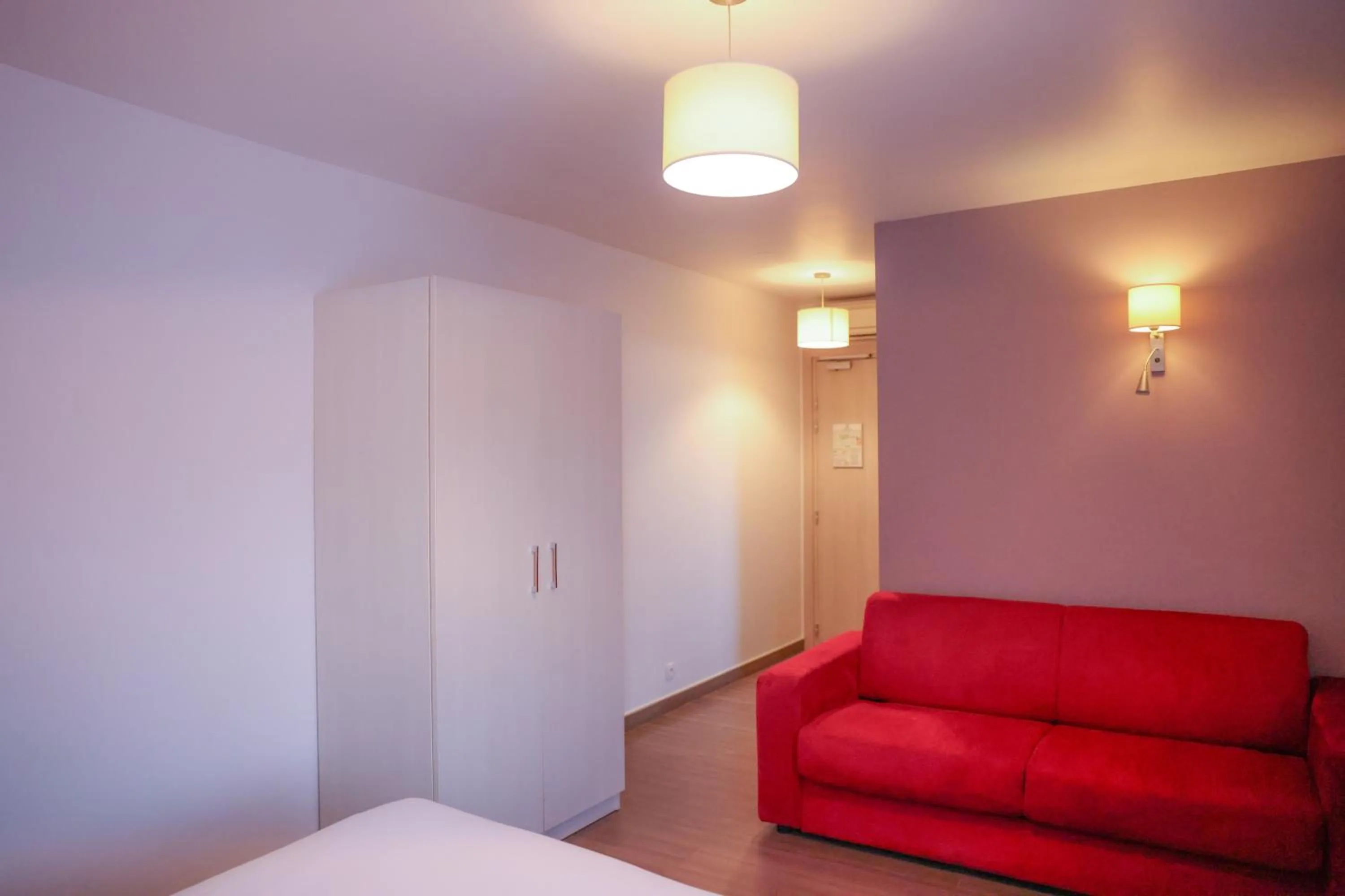 Bedroom, Bed in Hôtel CASABELLA Cannes Mouans Sartoux