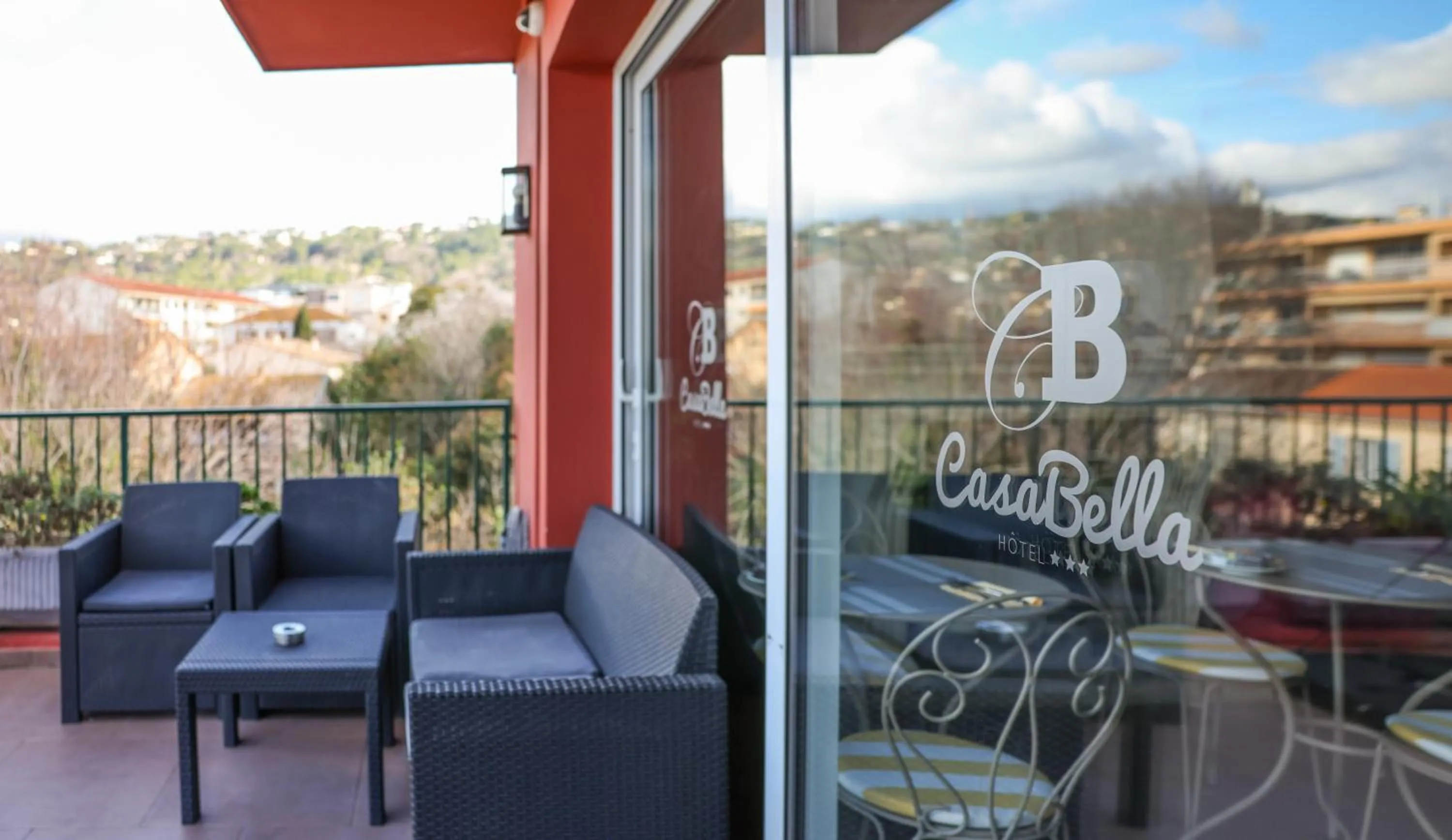 Balcony/Terrace in Hôtel CASABELLA Cannes Mouans Sartoux