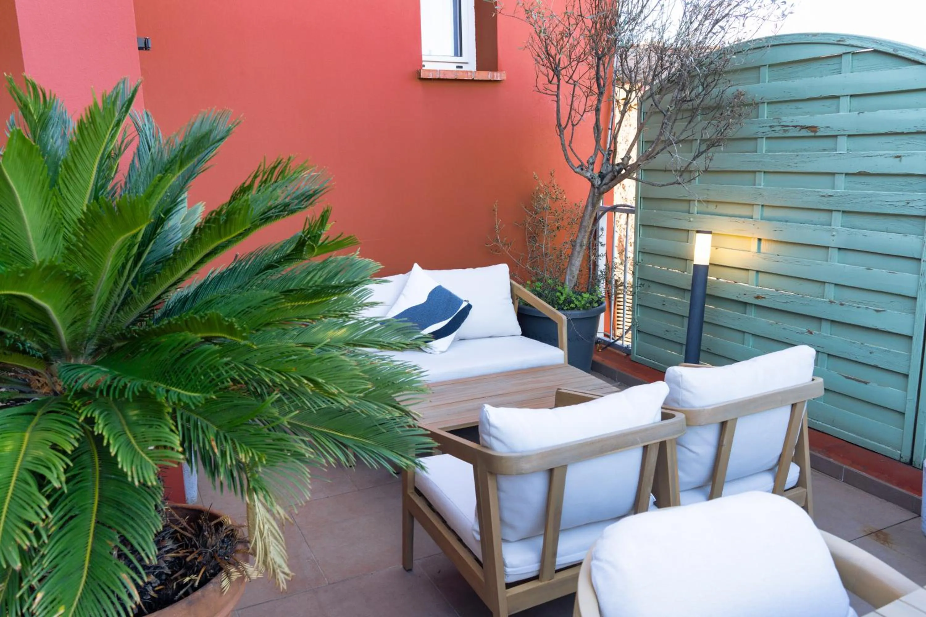 Patio in Hôtel CASABELLA Cannes Mouans Sartoux