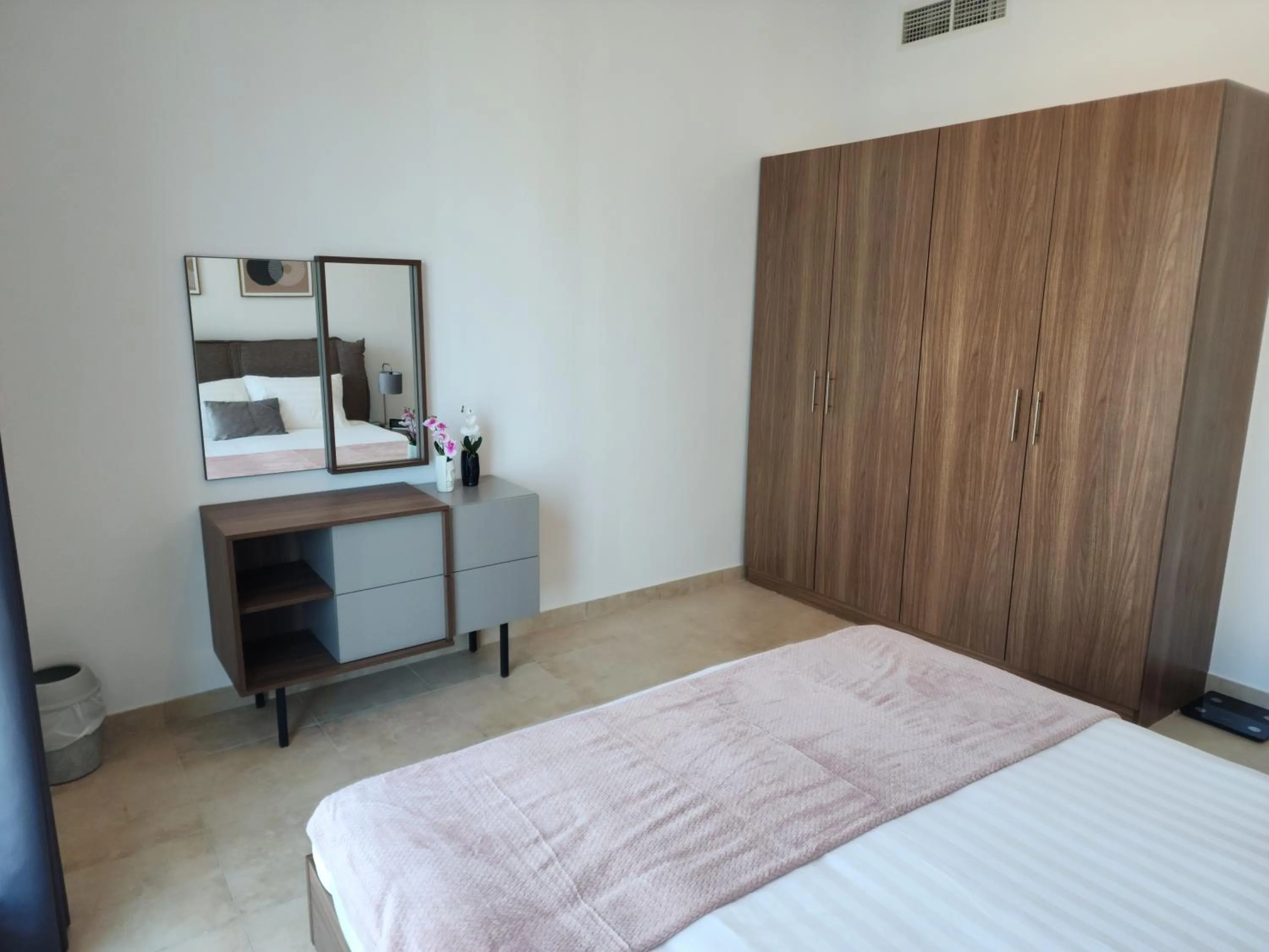 Bed in Preatoni Tower - JLT by Golden Casa