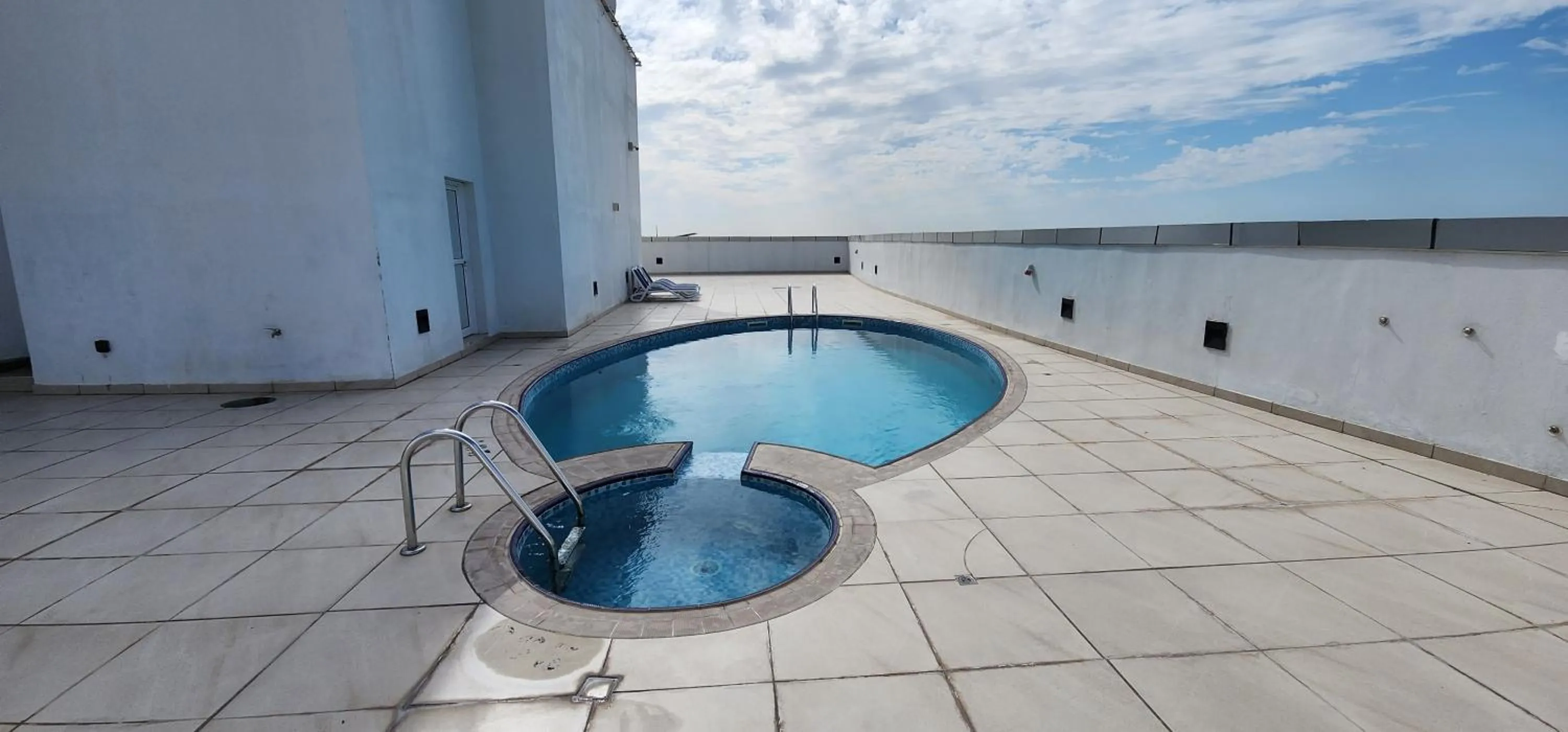 Day in Preatoni Tower - JLT by Golden Casa