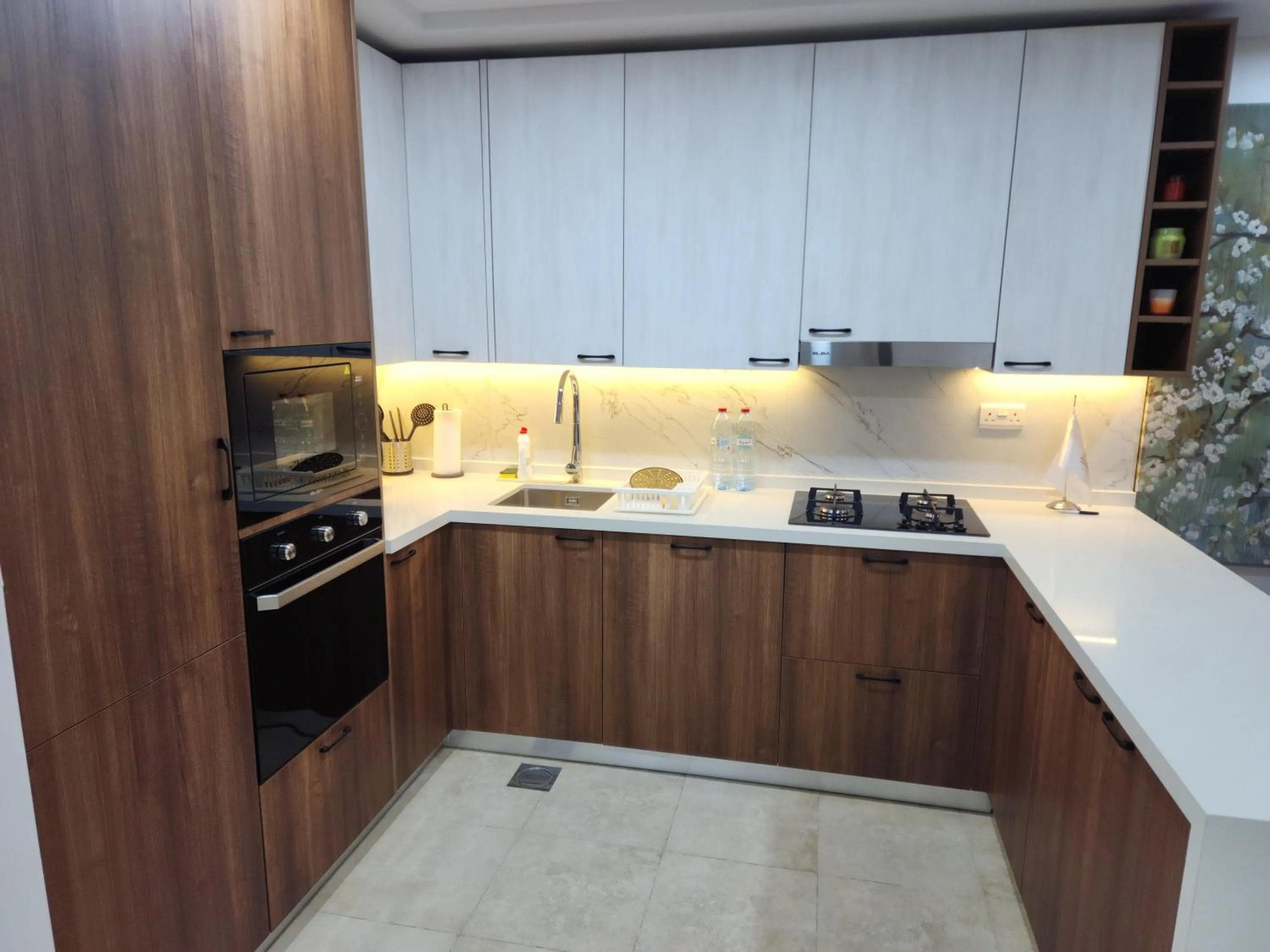 Coffee/tea facilities in Preatoni Tower - JLT by Golden Casa