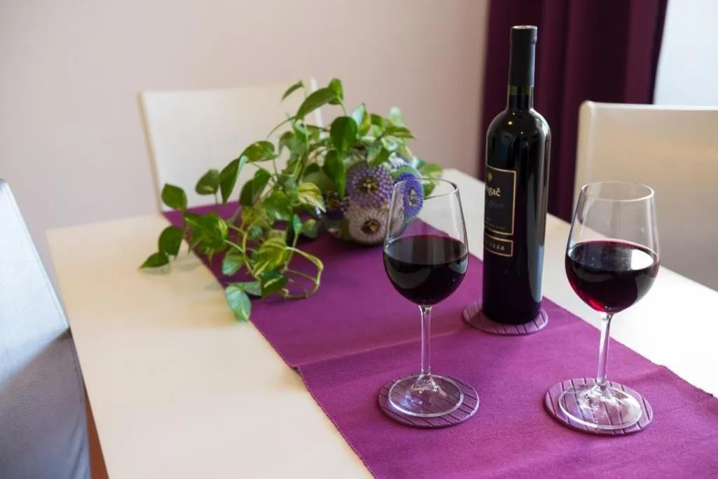 Dining area in Apartments Ira