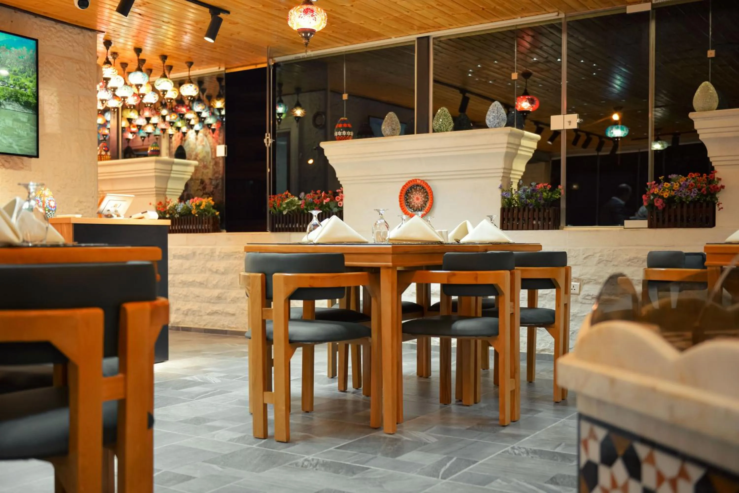 Restaurant/places to eat in Petra Bermudez Hotel