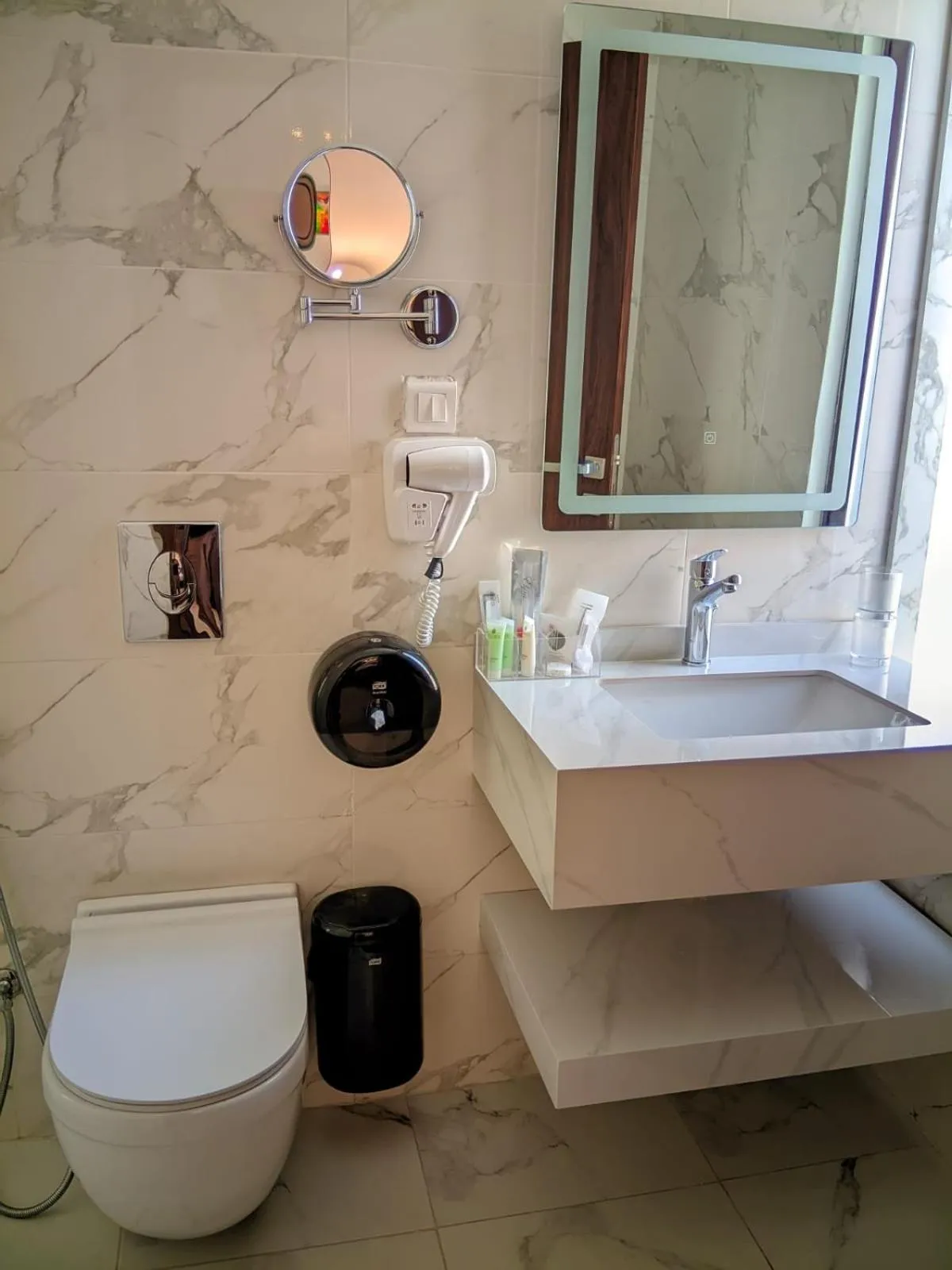 Toilet in Petra Bermudez Hotel