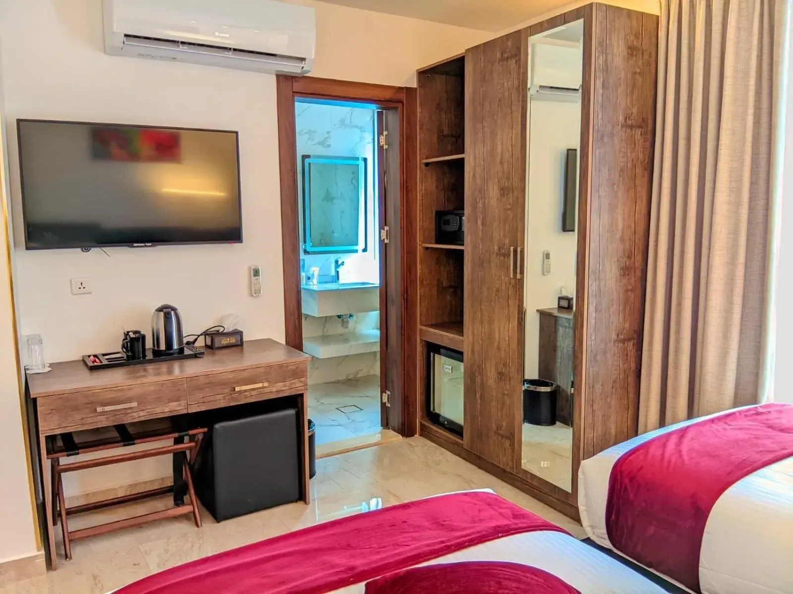 Deluxe Single Room in Petra Bermudez Hotel Deluxe Single Room in Petra Bermudez Hotel