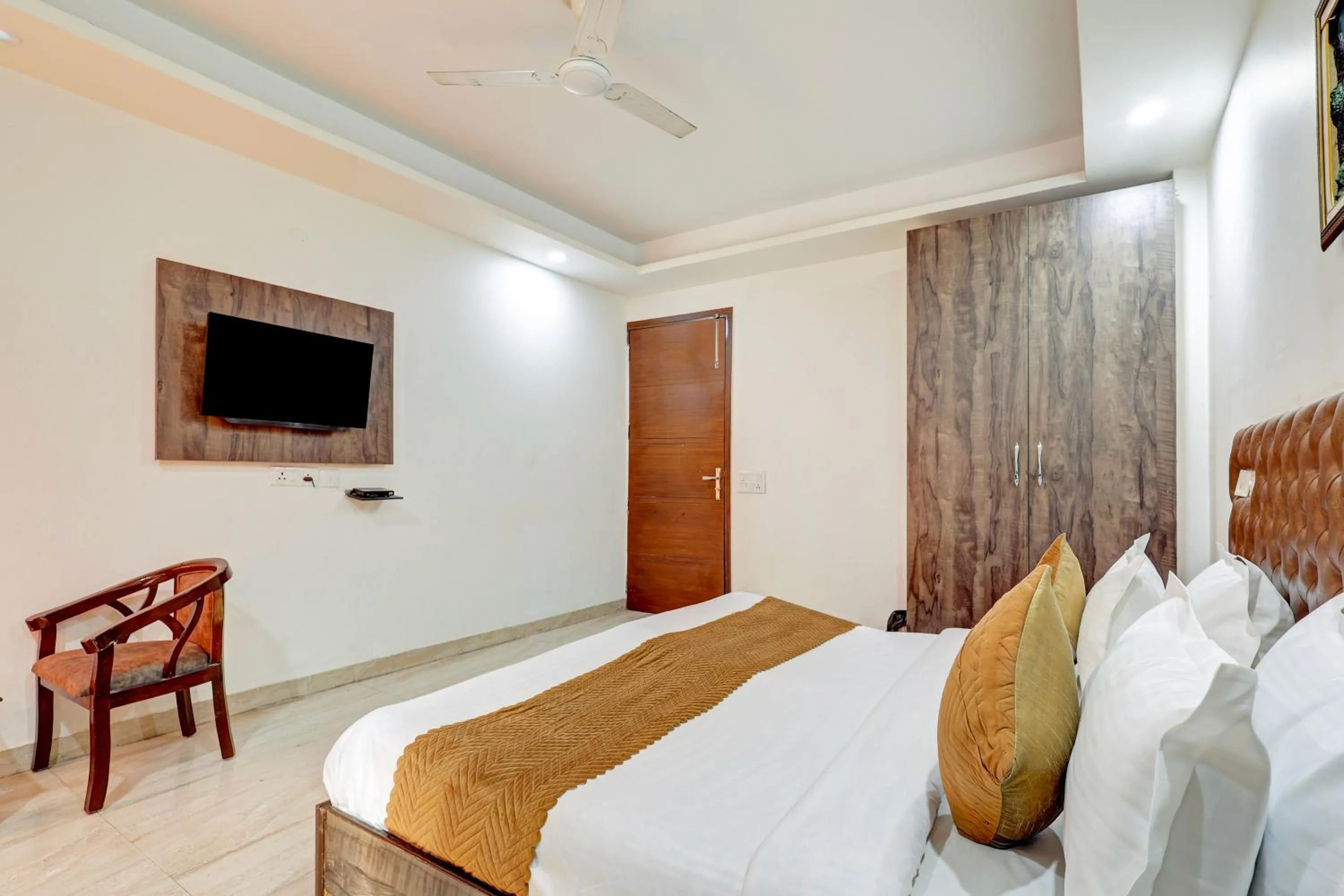 Bed in Mauryan Elite Hotel Qutab Minar Metro Station