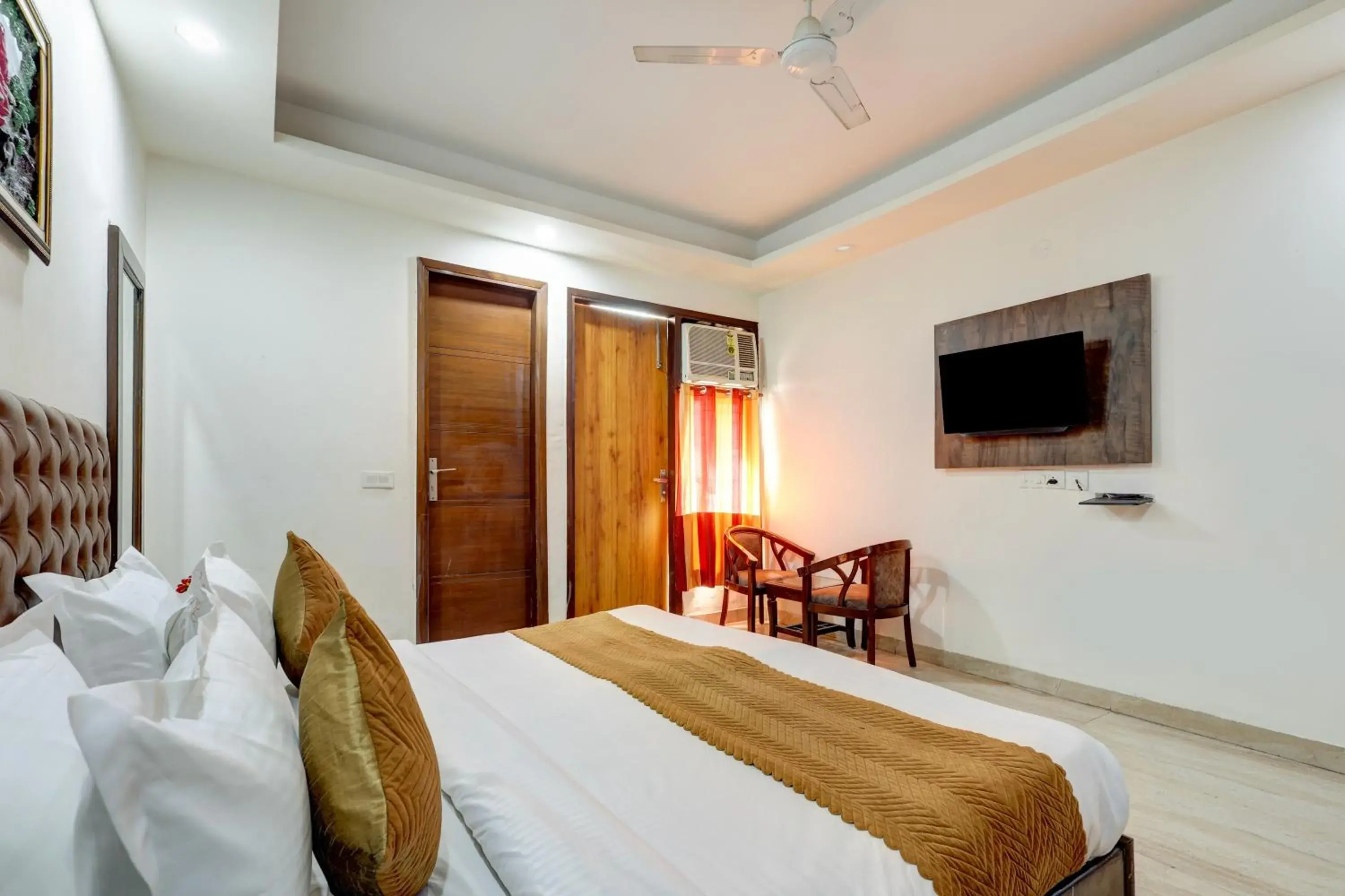 Deluxe Double Room (2 Adults + 1 Child) in Mauryan Elite Hotel Qutab Minar Metro Station Deluxe Double Room (2 Adults + 1 Child) in Mauryan Elite Hotel Qutab Minar Metro Station
