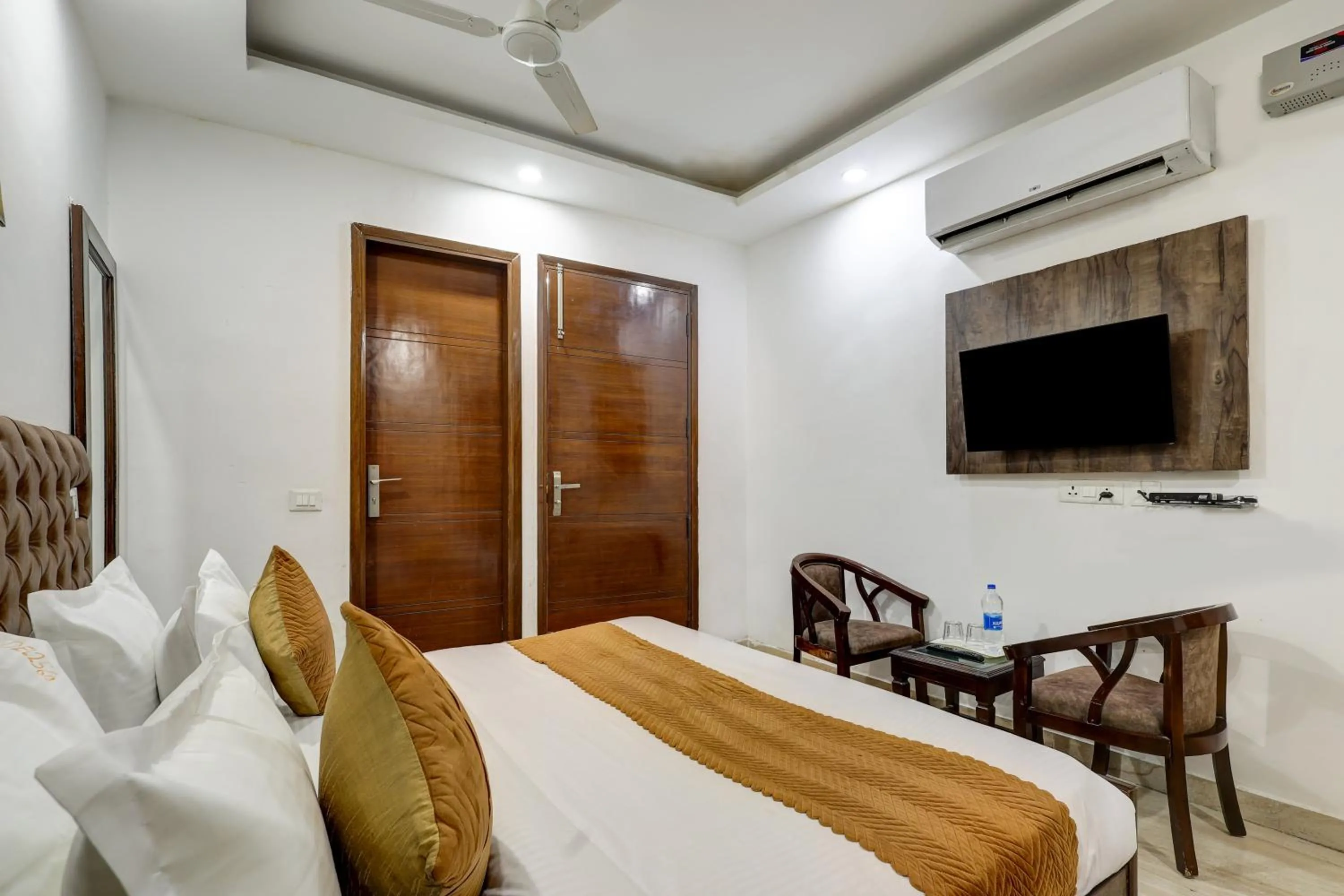Bed in Mauryan Elite Hotel Qutab Minar Metro Station