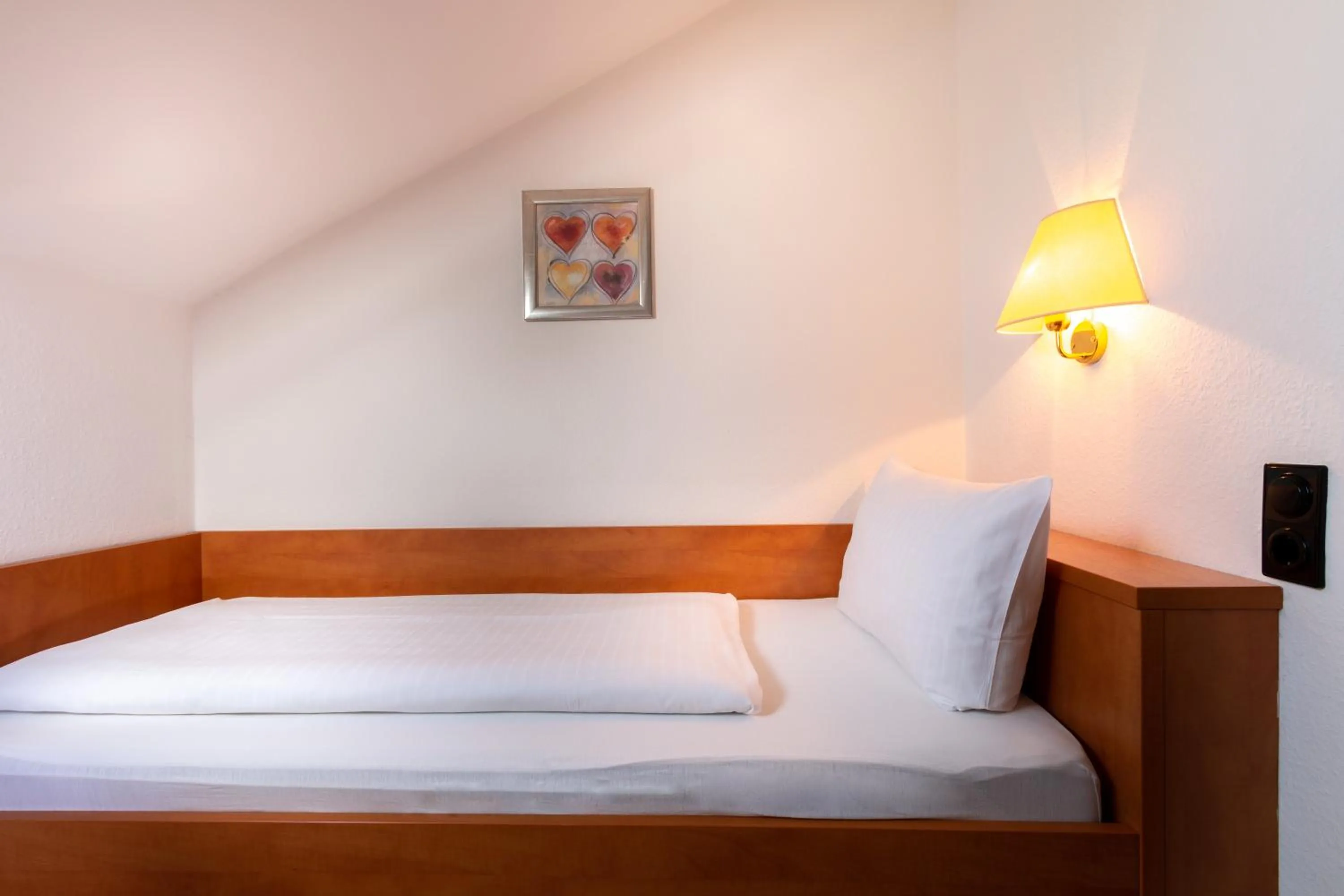 Bed in Hotel Zum Rosengarten