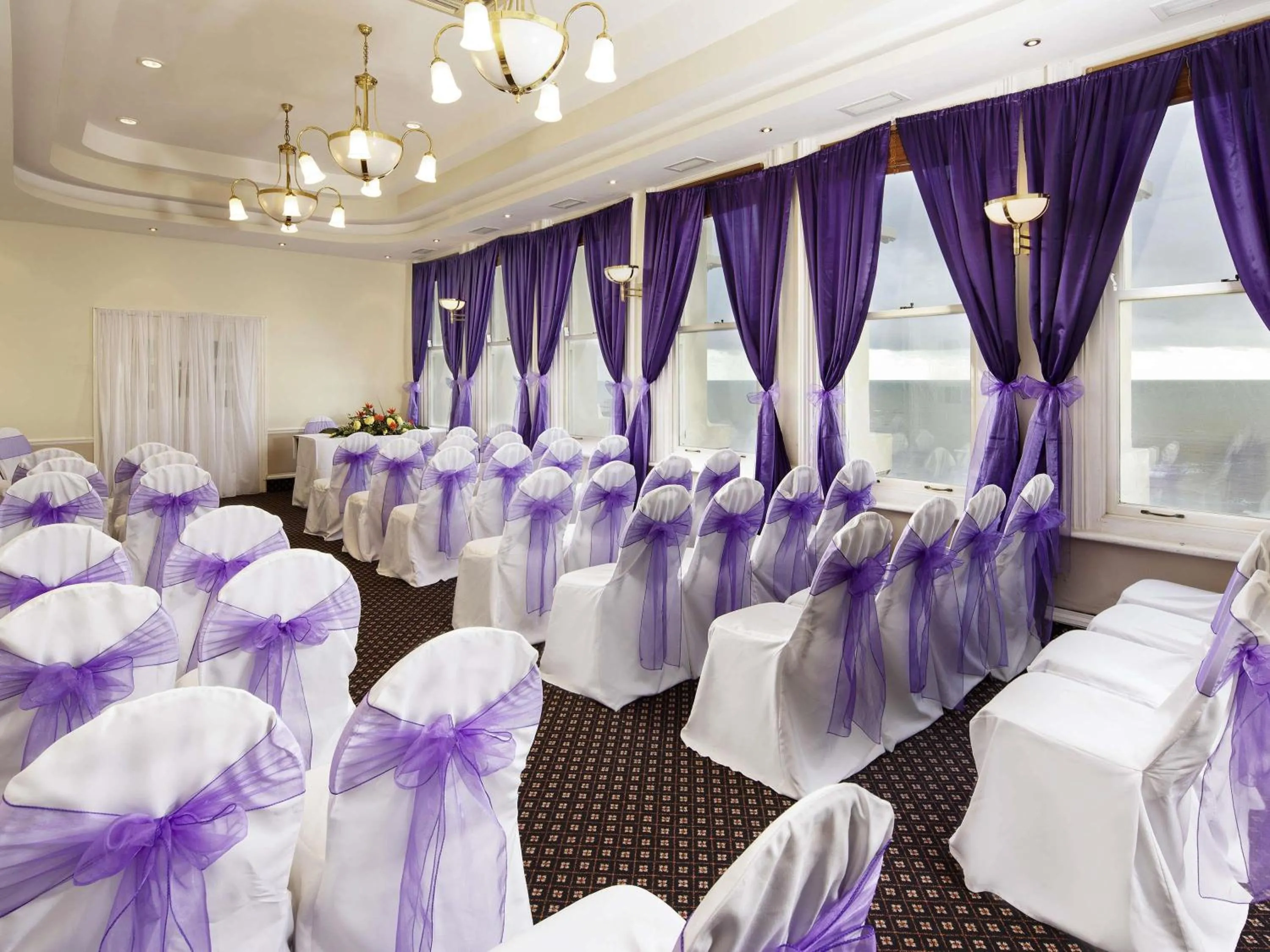 wedding in Mercure Brighton Seafront Hotel