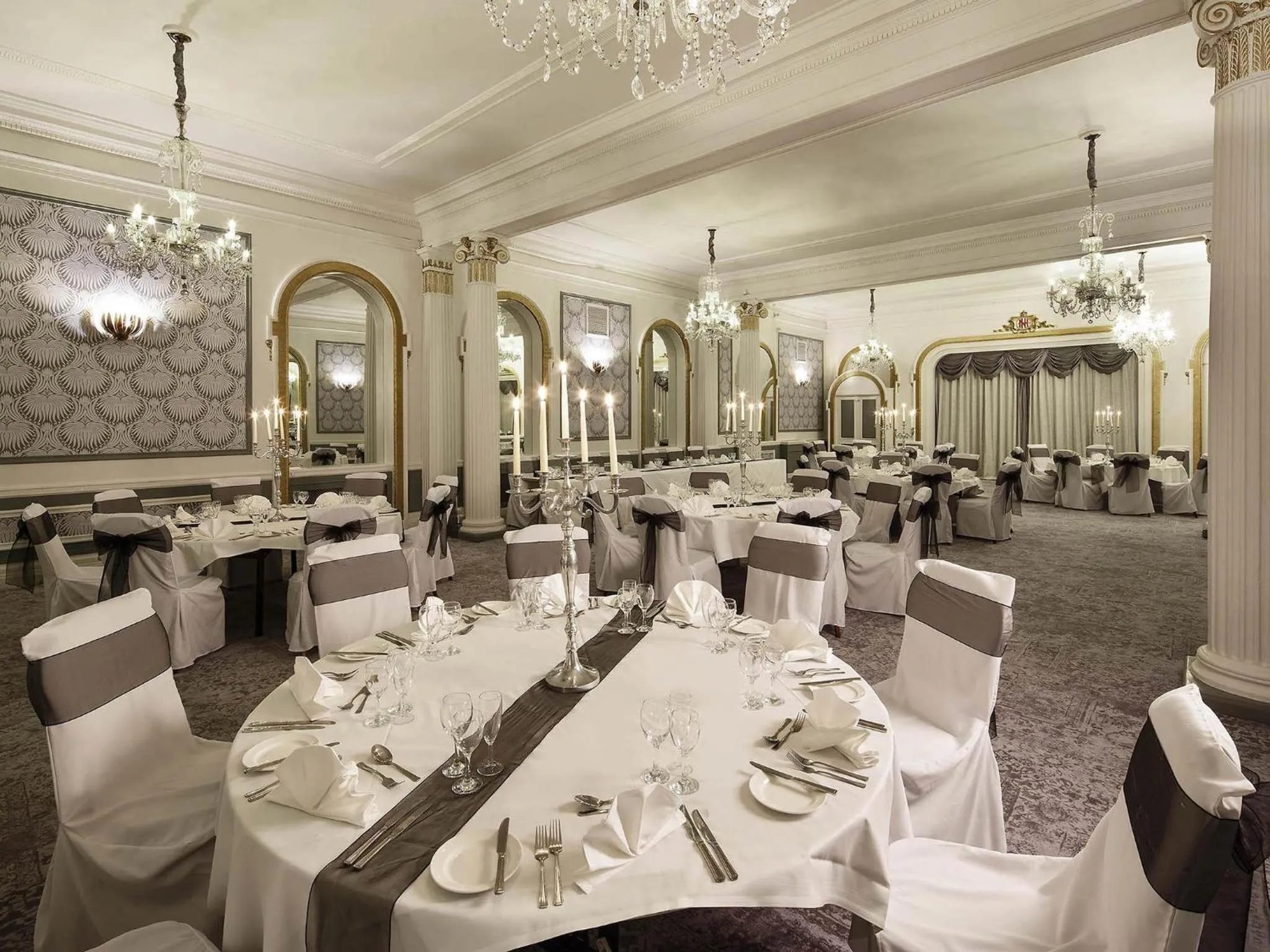 wedding in Mercure Brighton Seafront Hotel