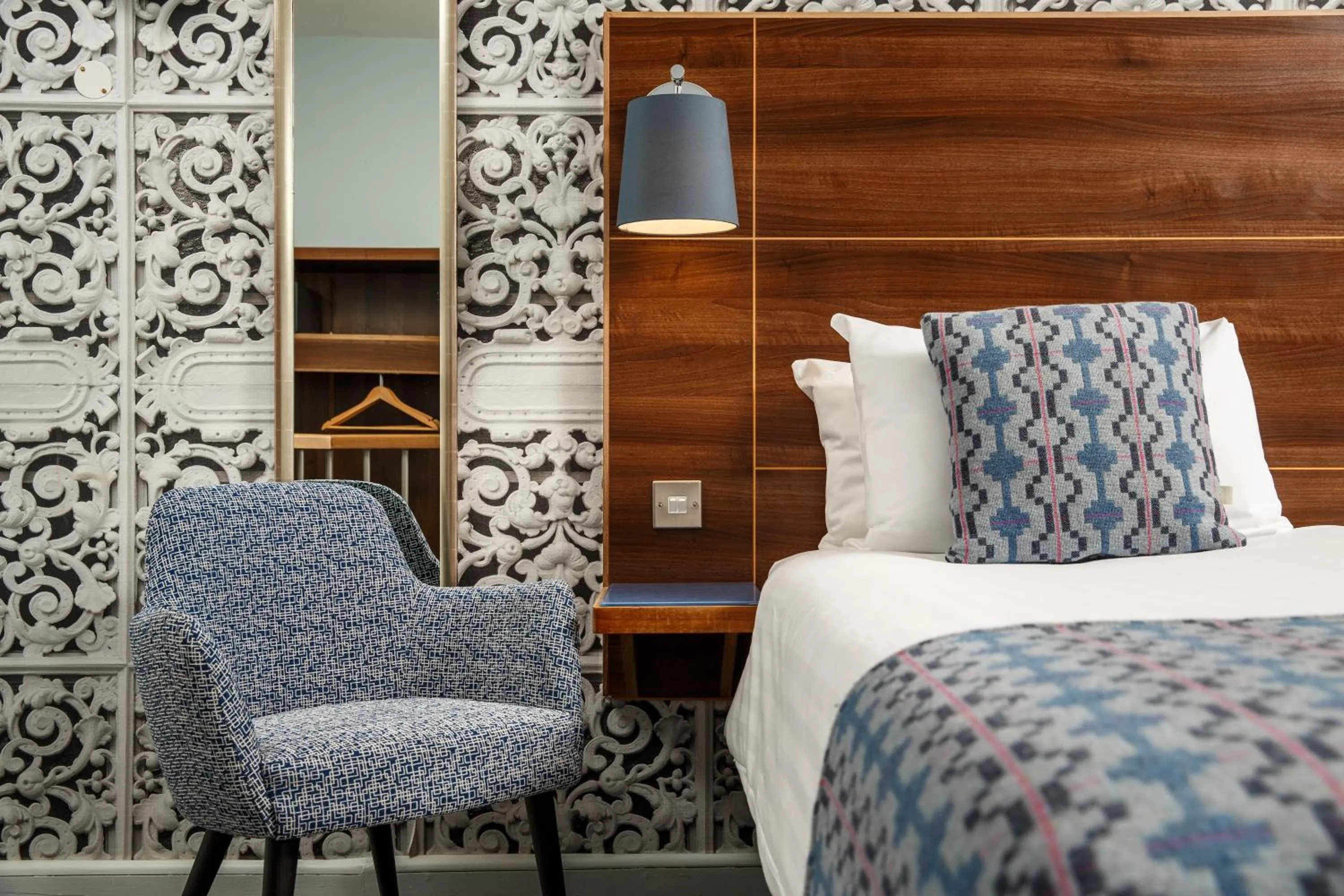 Bed in Mercure Brighton Seafront Hotel