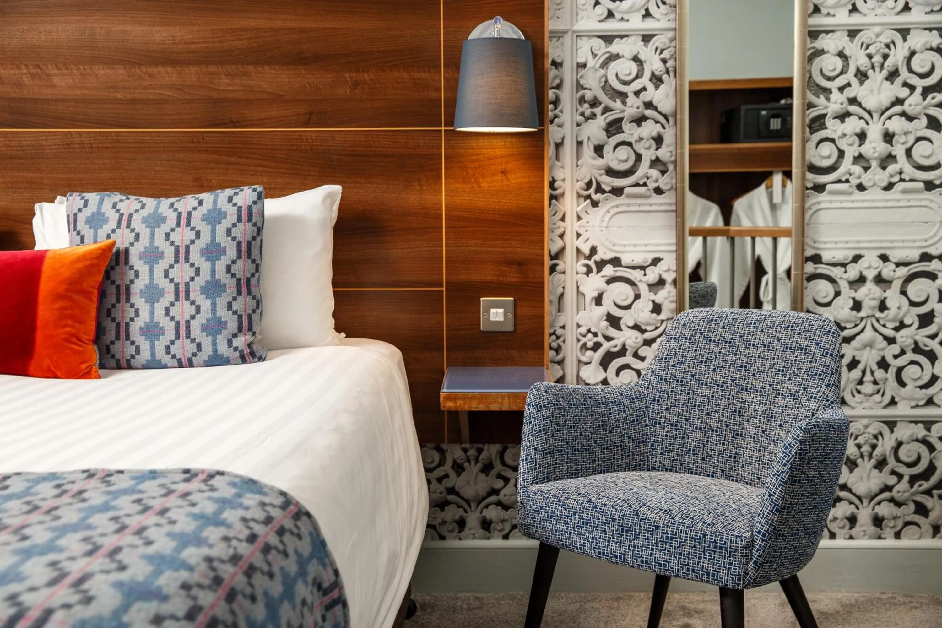 Bed in Mercure Brighton Seafront Hotel