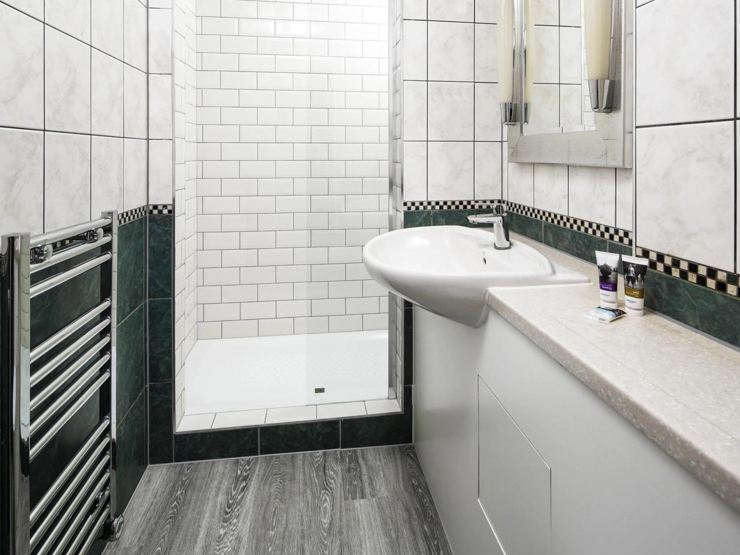 Bedroom in Mercure Brighton Seafront Hotel