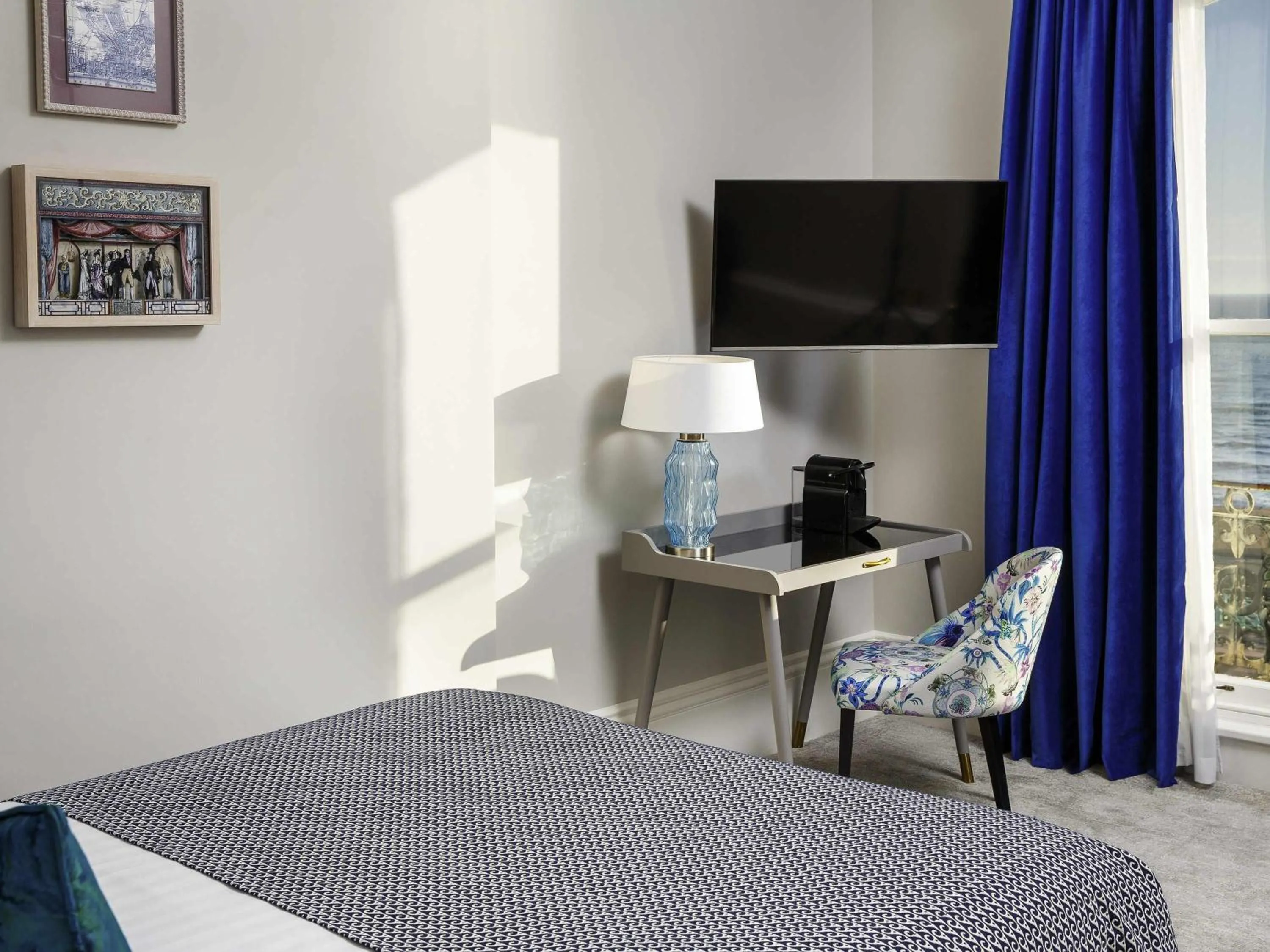 Business facilities, Bed in Mercure Brighton Seafront Hotel