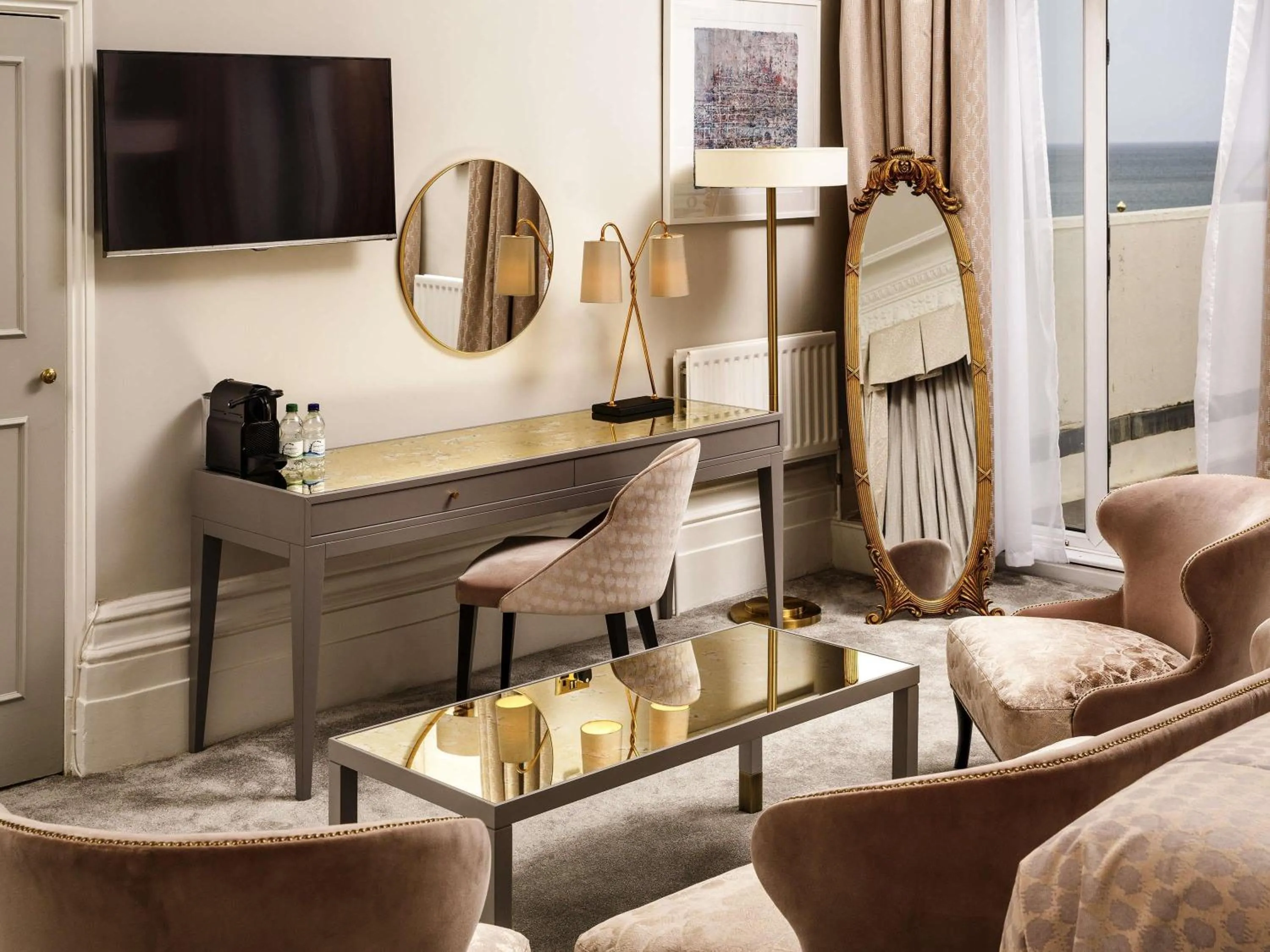 Bedroom in Mercure Brighton Seafront Hotel