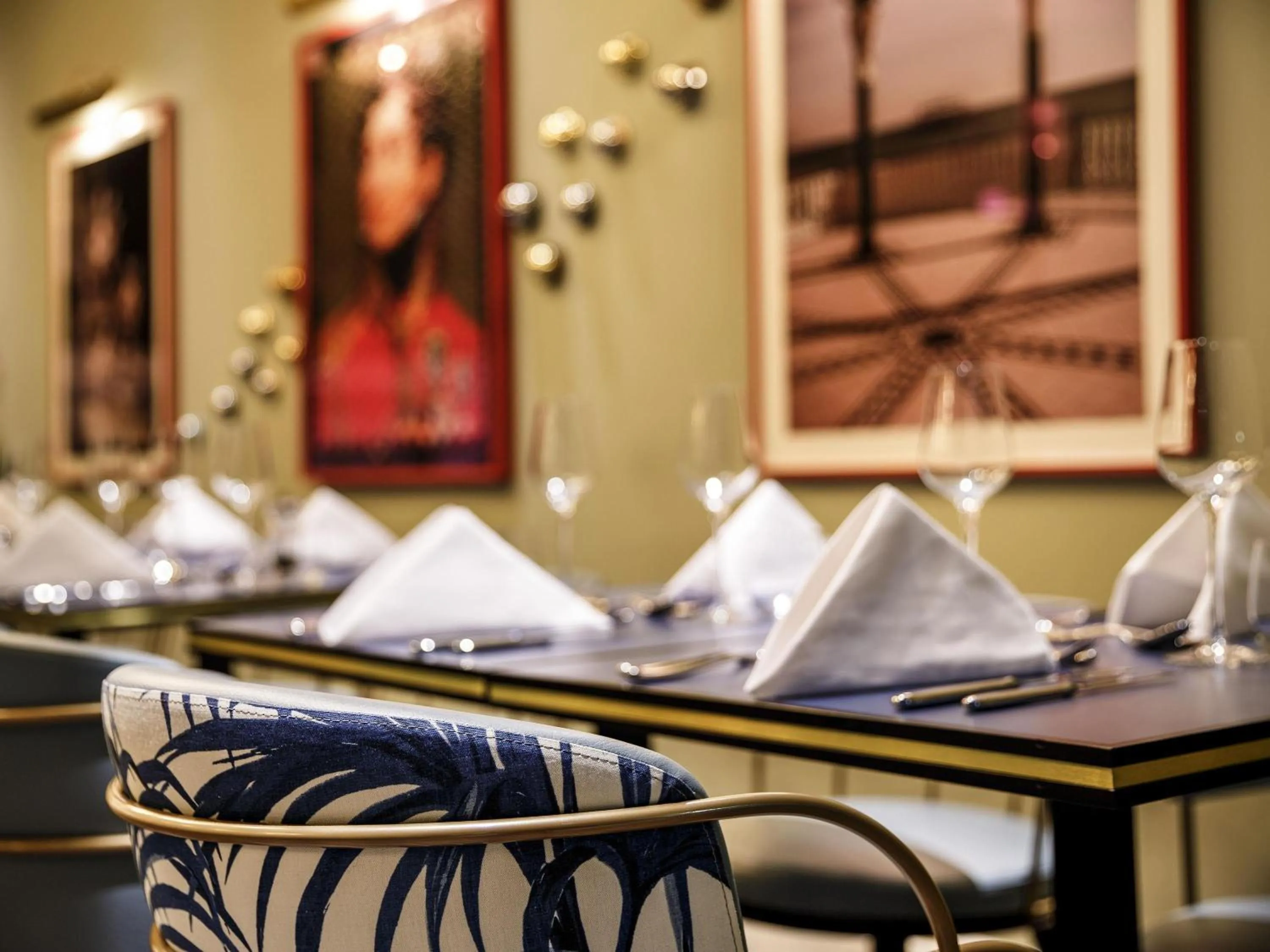 Restaurant/places to eat in Mercure Brighton Seafront Hotel